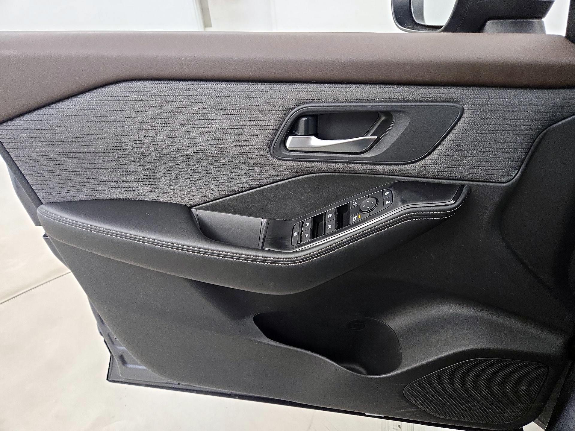 Thumbnail: 2023 Nissan Rogue - 12