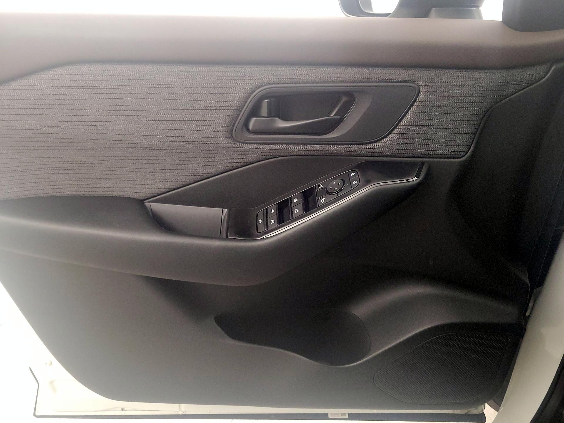 Thumbnail: 2023 Nissan Rogue - 12