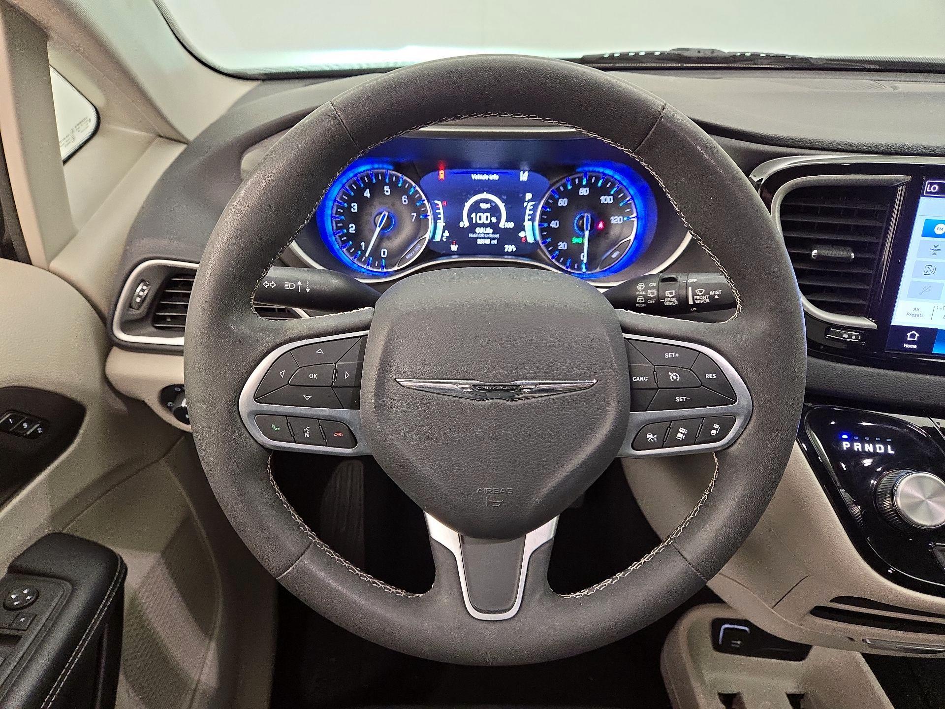 Thumbnail: 2023 Chrysler Pacifica - 10