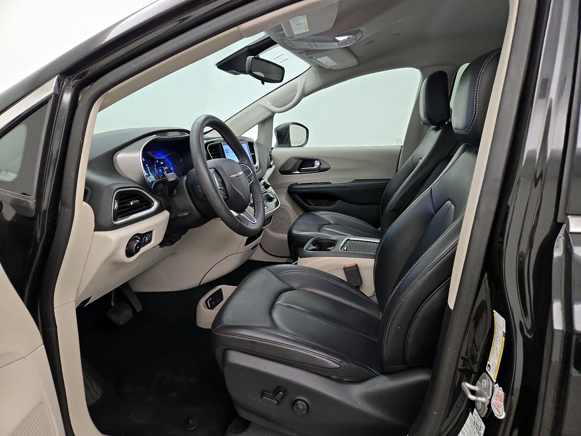 Thumbnail: 2023 Chrysler Pacifica - 11