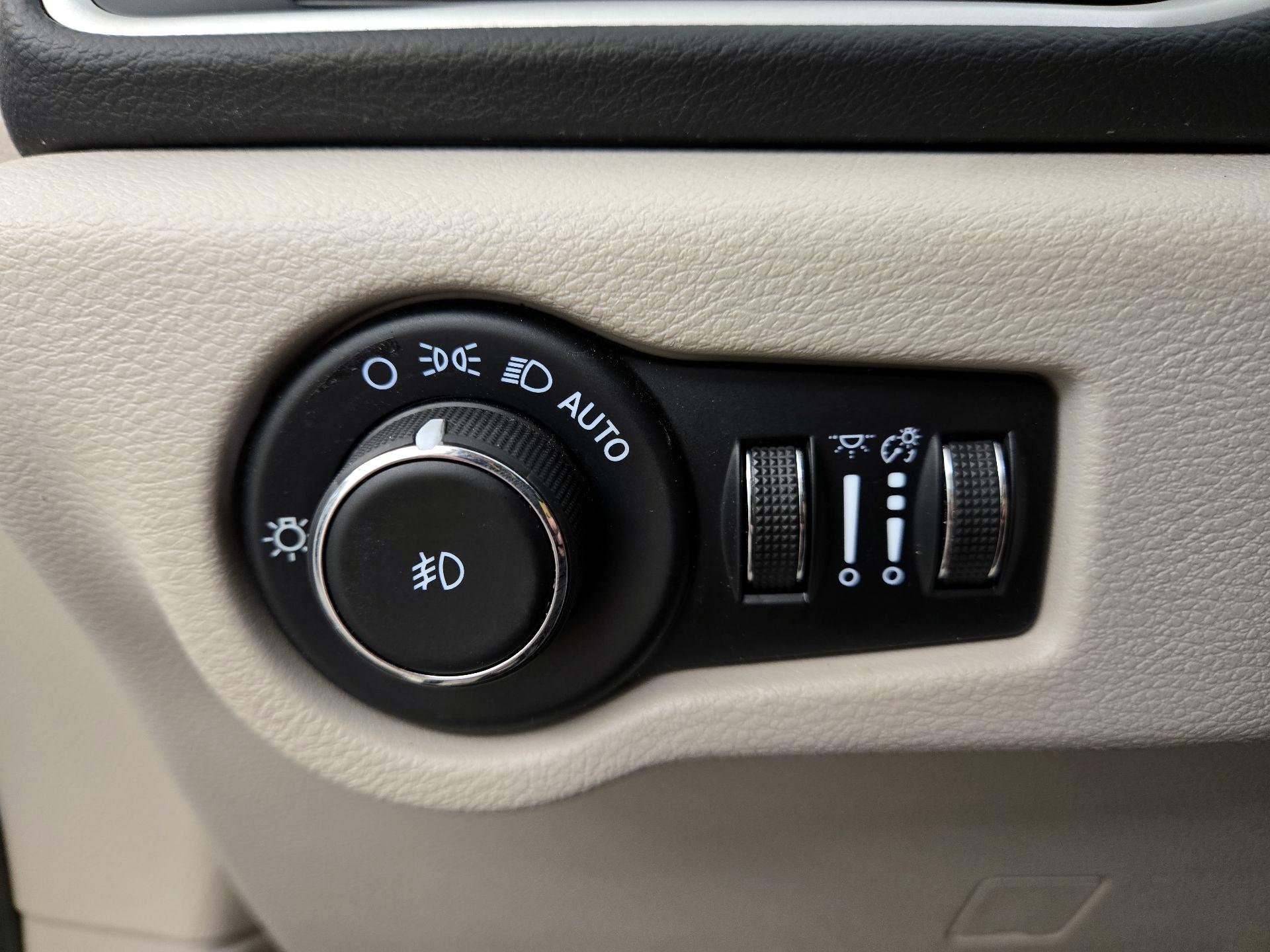 Thumbnail: 2023 Chrysler Pacifica - 13