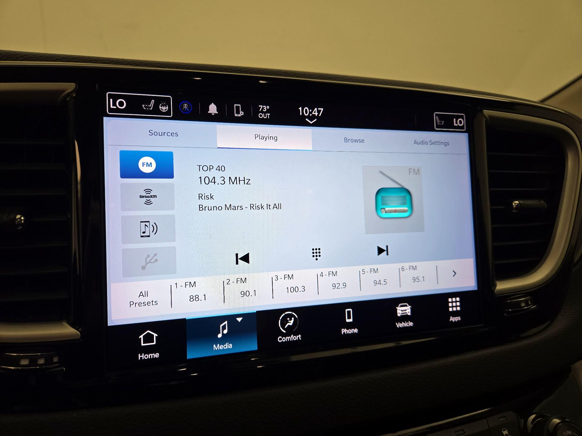 Thumbnail: 2023 Chrysler Pacifica - 15