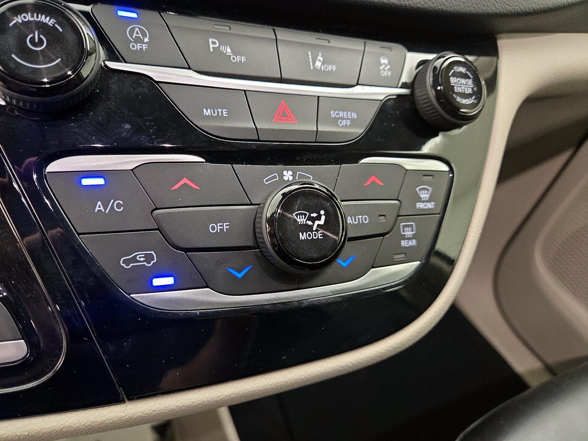 Thumbnail: 2023 Chrysler Pacifica - 16