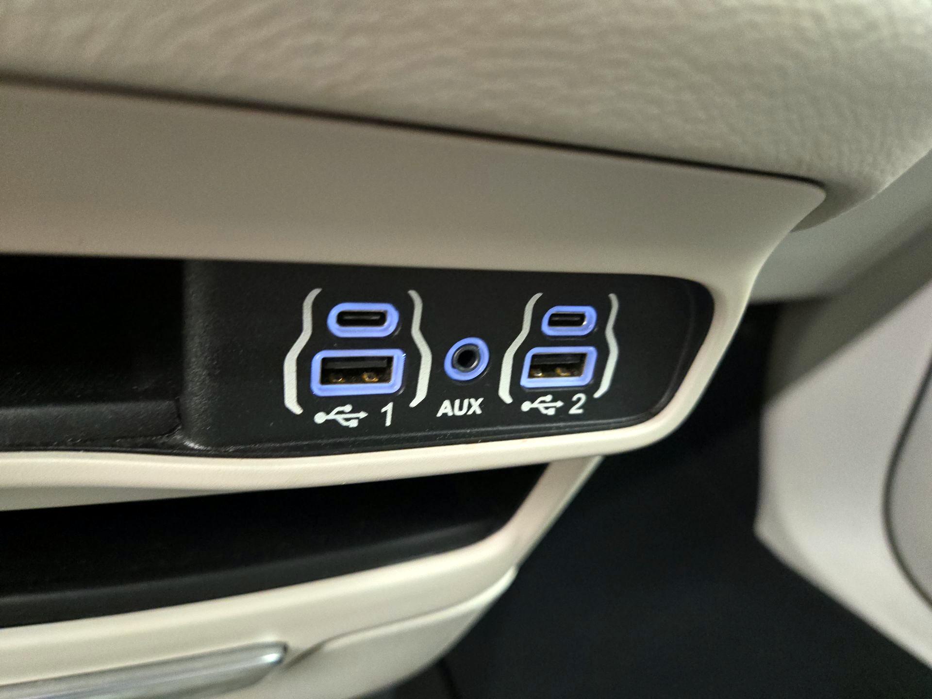 Thumbnail: 2023 Chrysler Pacifica - 18