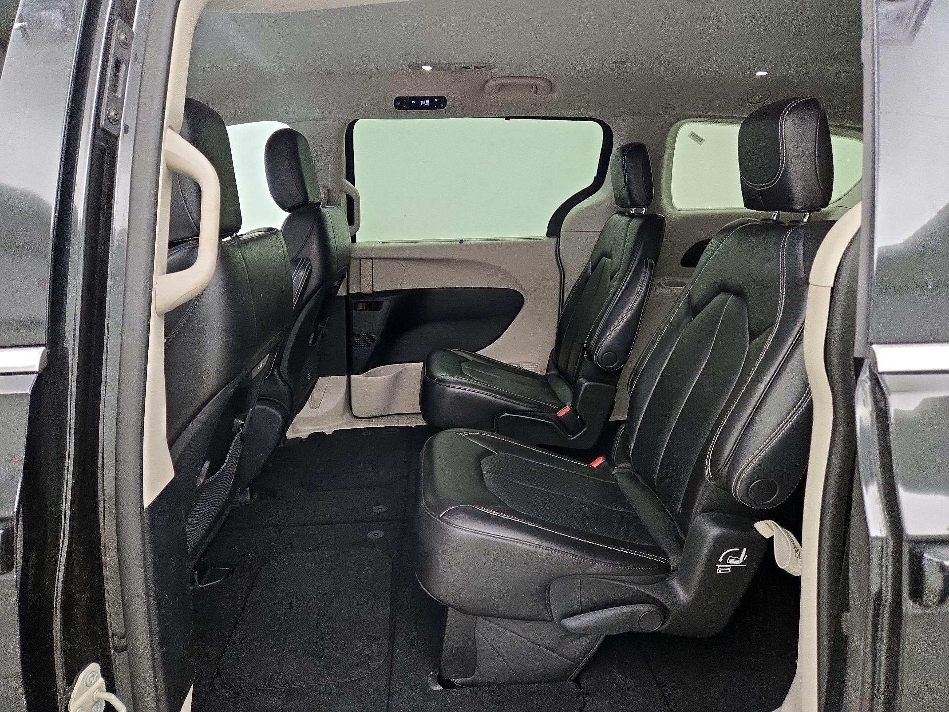 Thumbnail: 2023 Chrysler Pacifica - 19