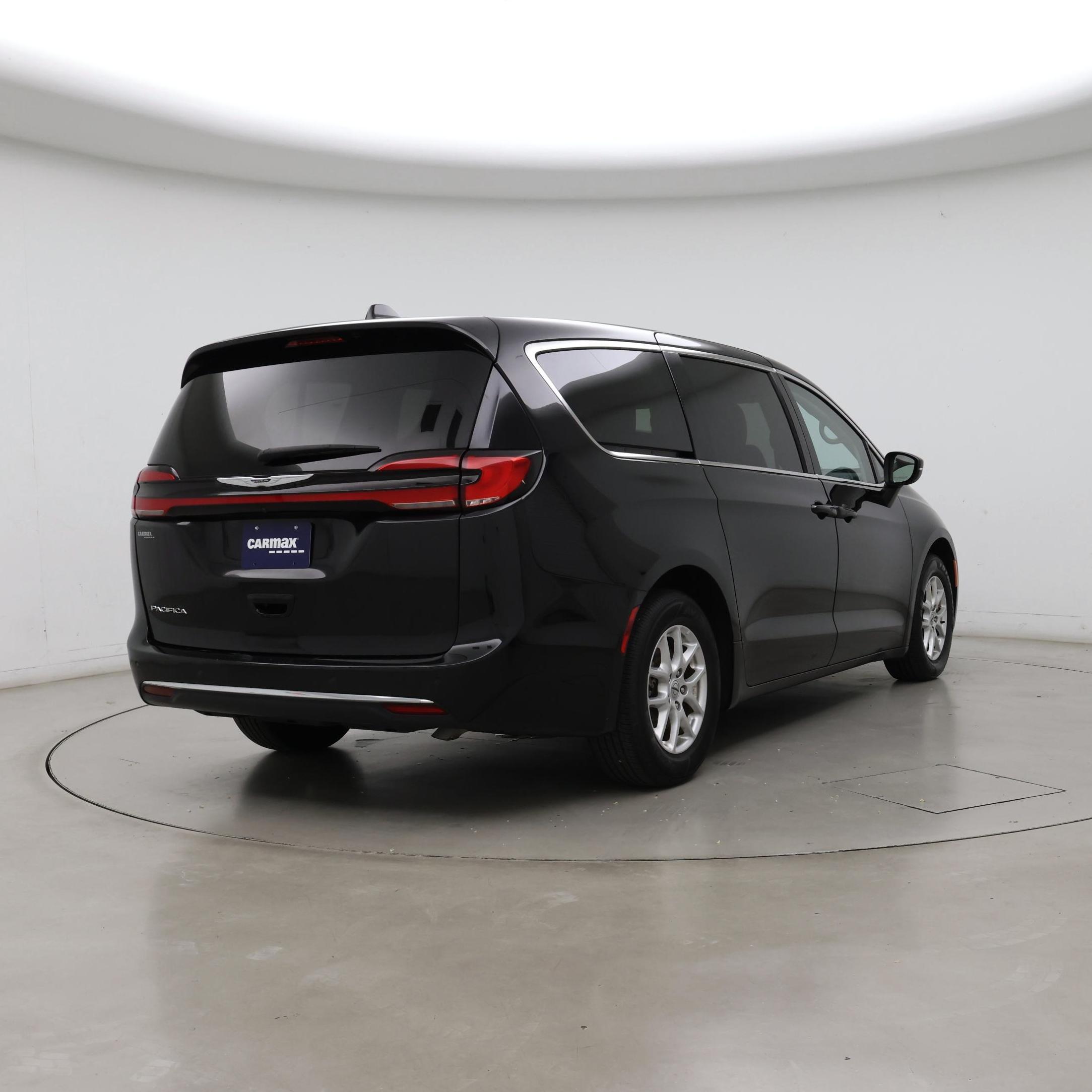 Thumbnail: 2023 Chrysler Pacifica - 8