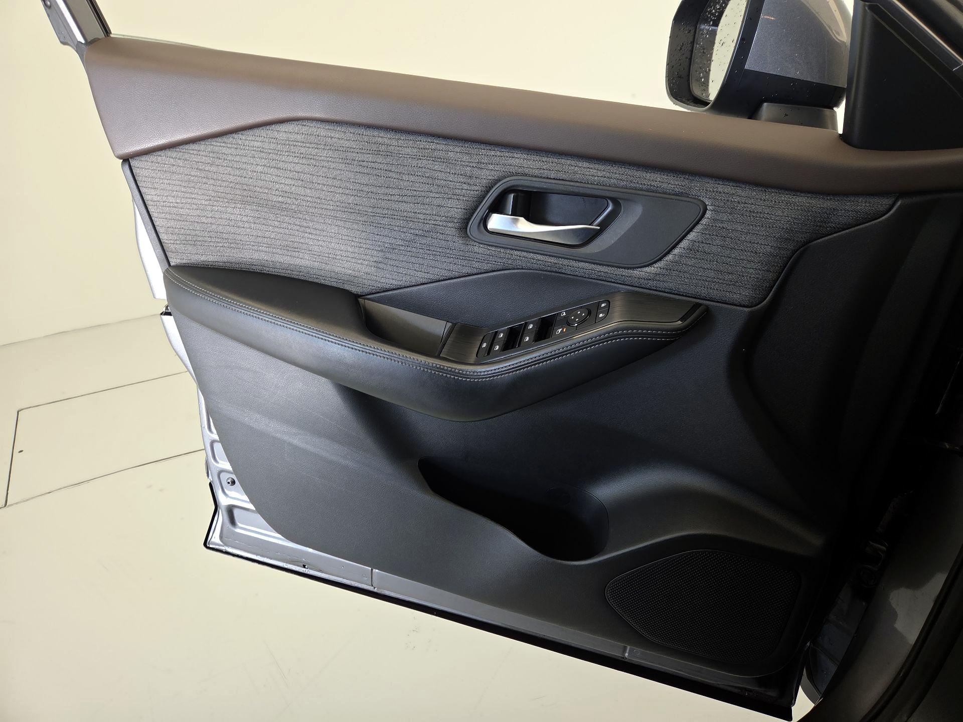 Thumbnail: 2023 Nissan Rogue - 12