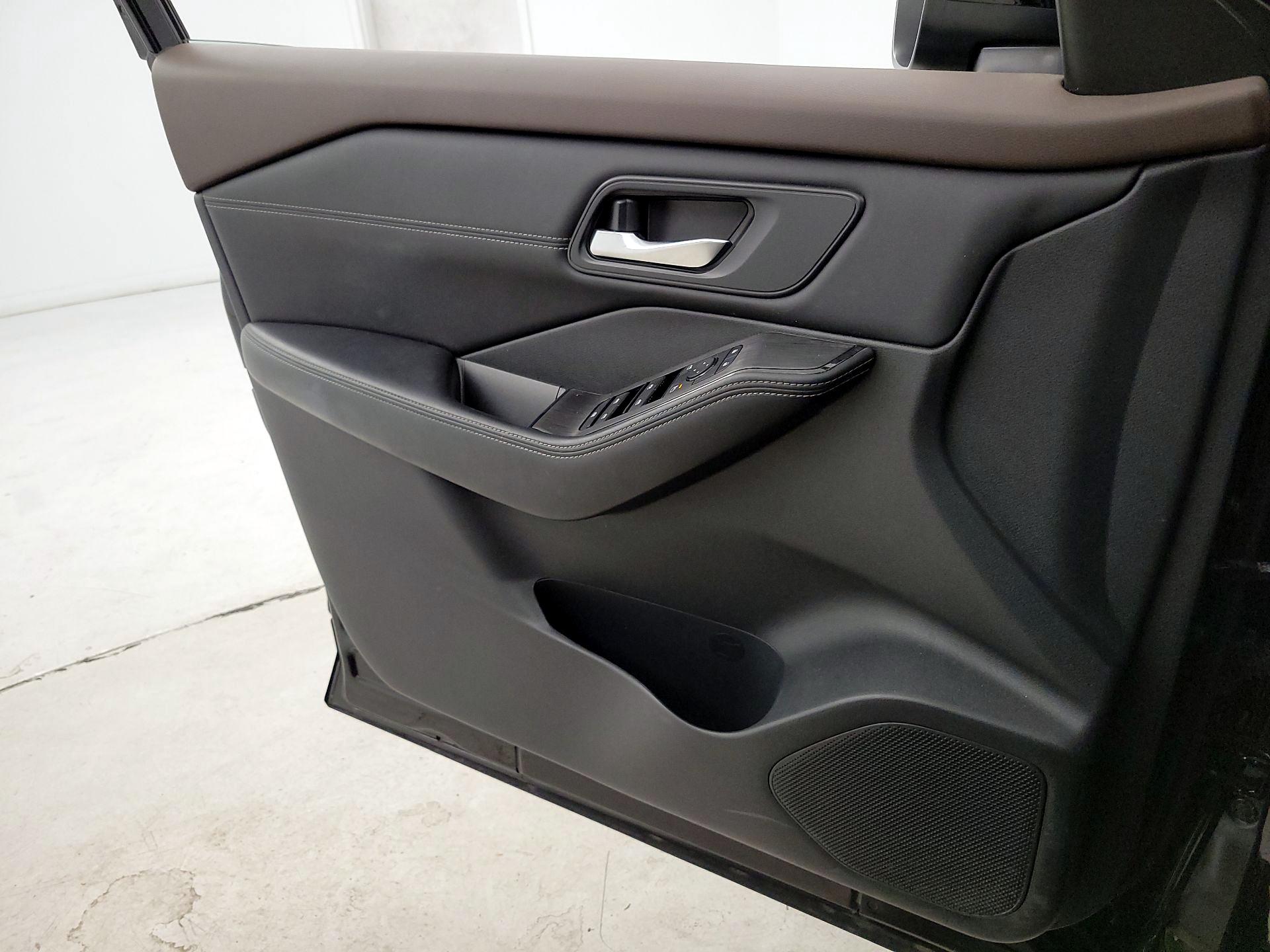 Thumbnail: 2023 Nissan Rogue - 12