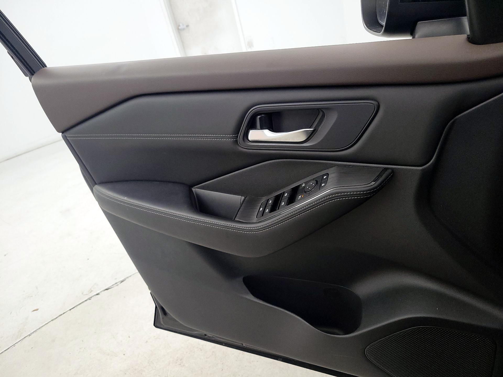 Thumbnail: 2023 Nissan Rogue - 12