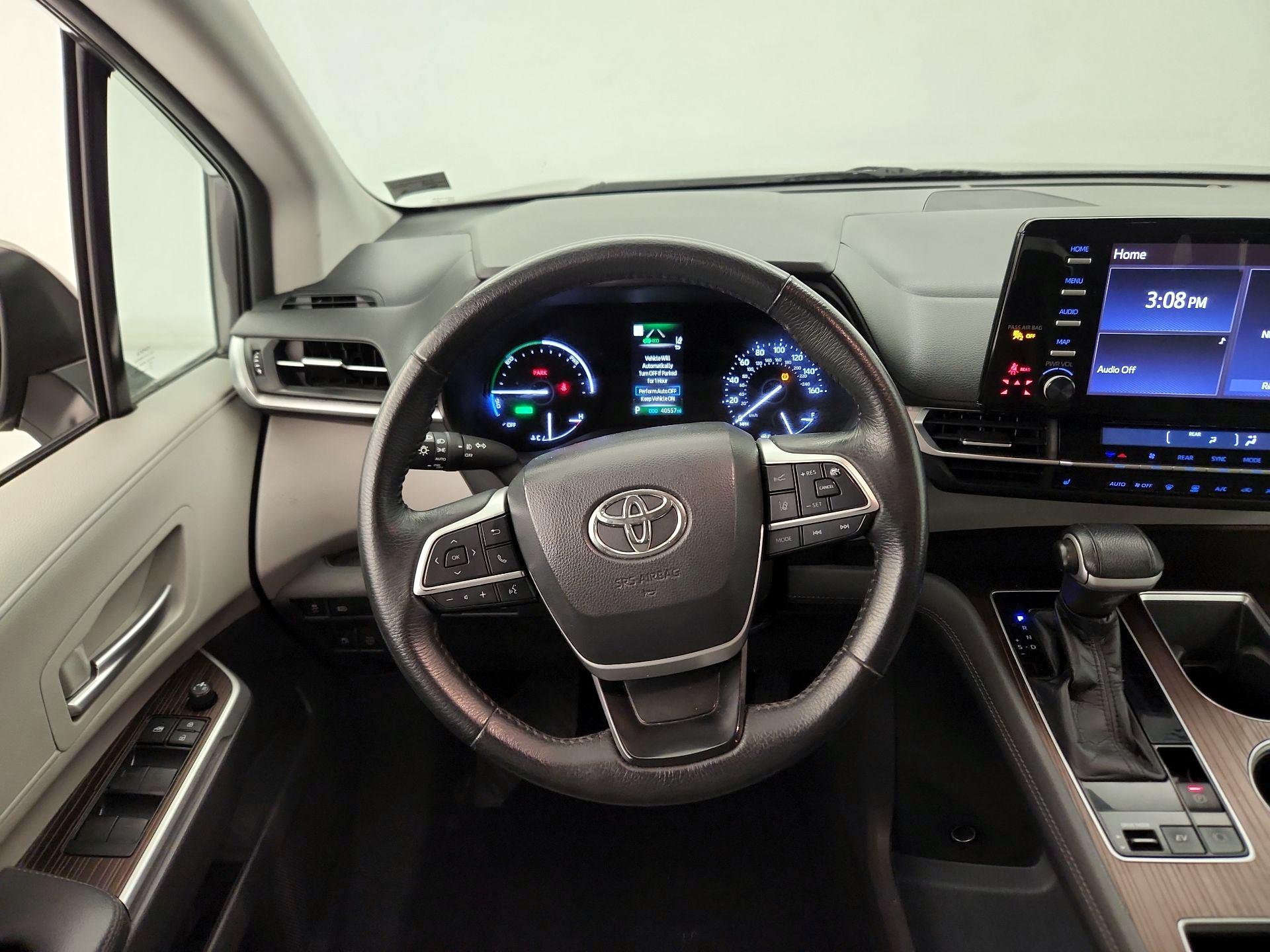 Thumbnail: 2021 Toyota Sienna - 10
