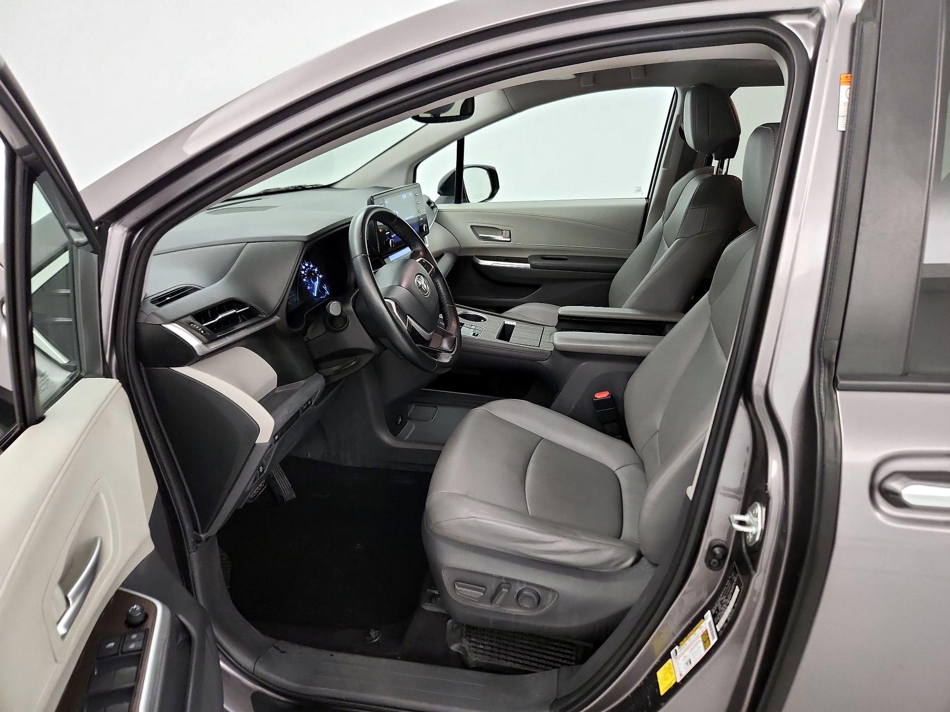 Thumbnail: 2021 Toyota Sienna - 11