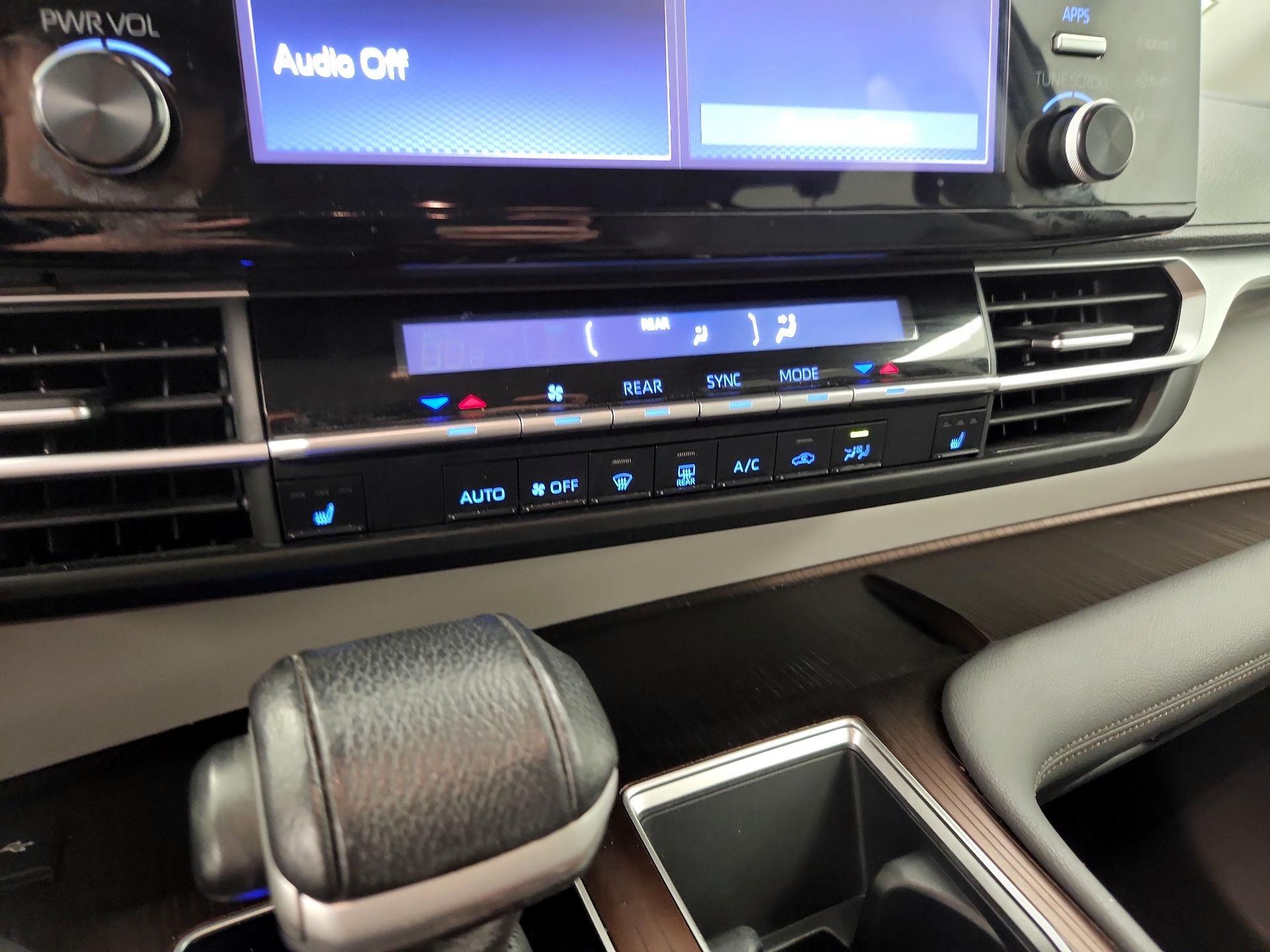 Thumbnail: 2021 Toyota Sienna - 14