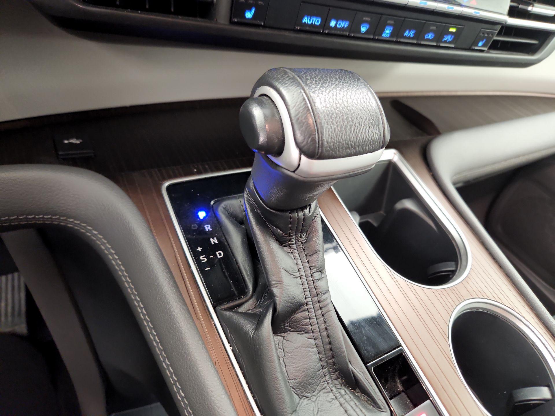Thumbnail: 2021 Toyota Sienna - 15