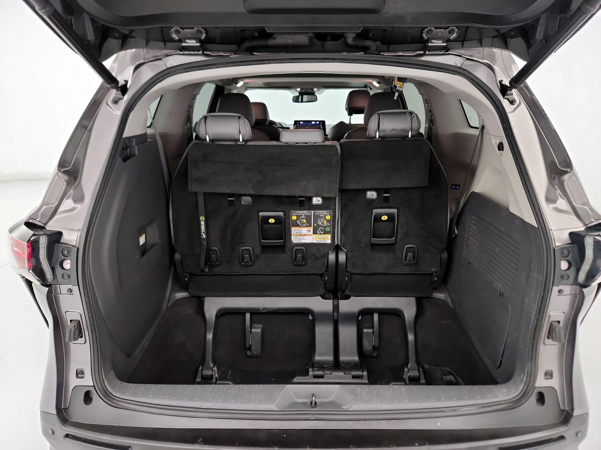 Thumbnail: 2021 Toyota Sienna - 17