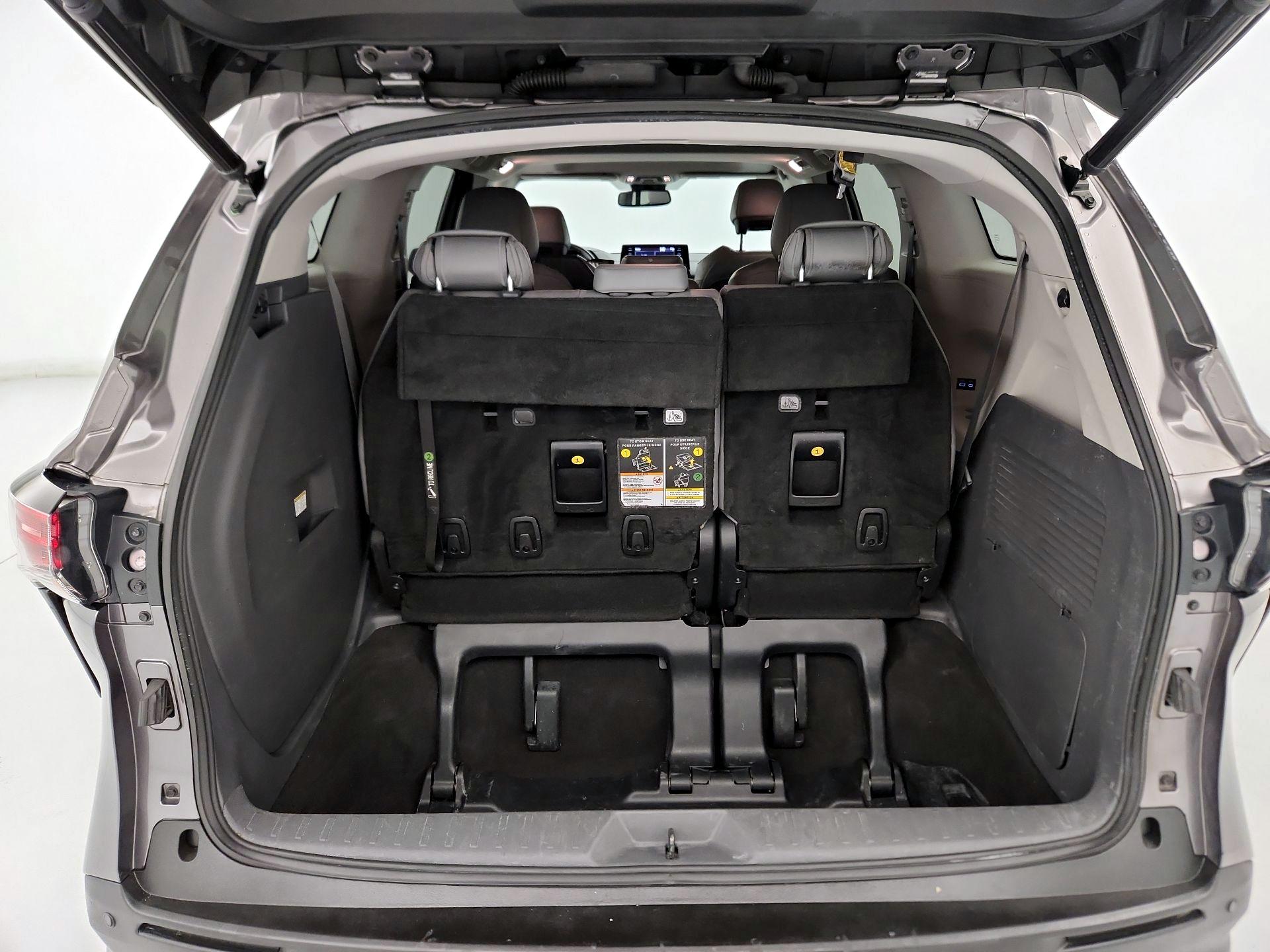 Thumbnail: 2021 Toyota Sienna - 18