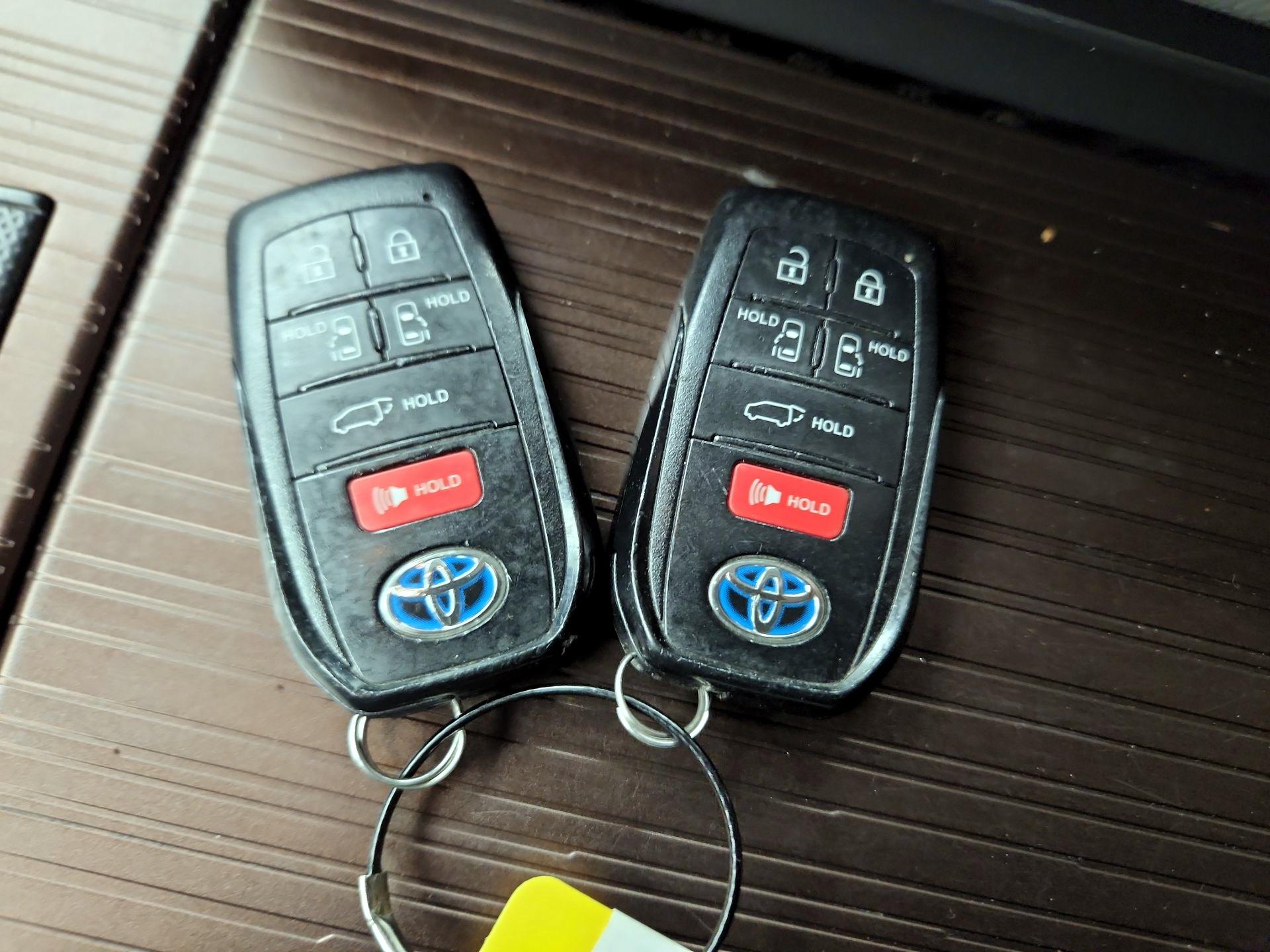 Thumbnail: 2021 Toyota Sienna - 20