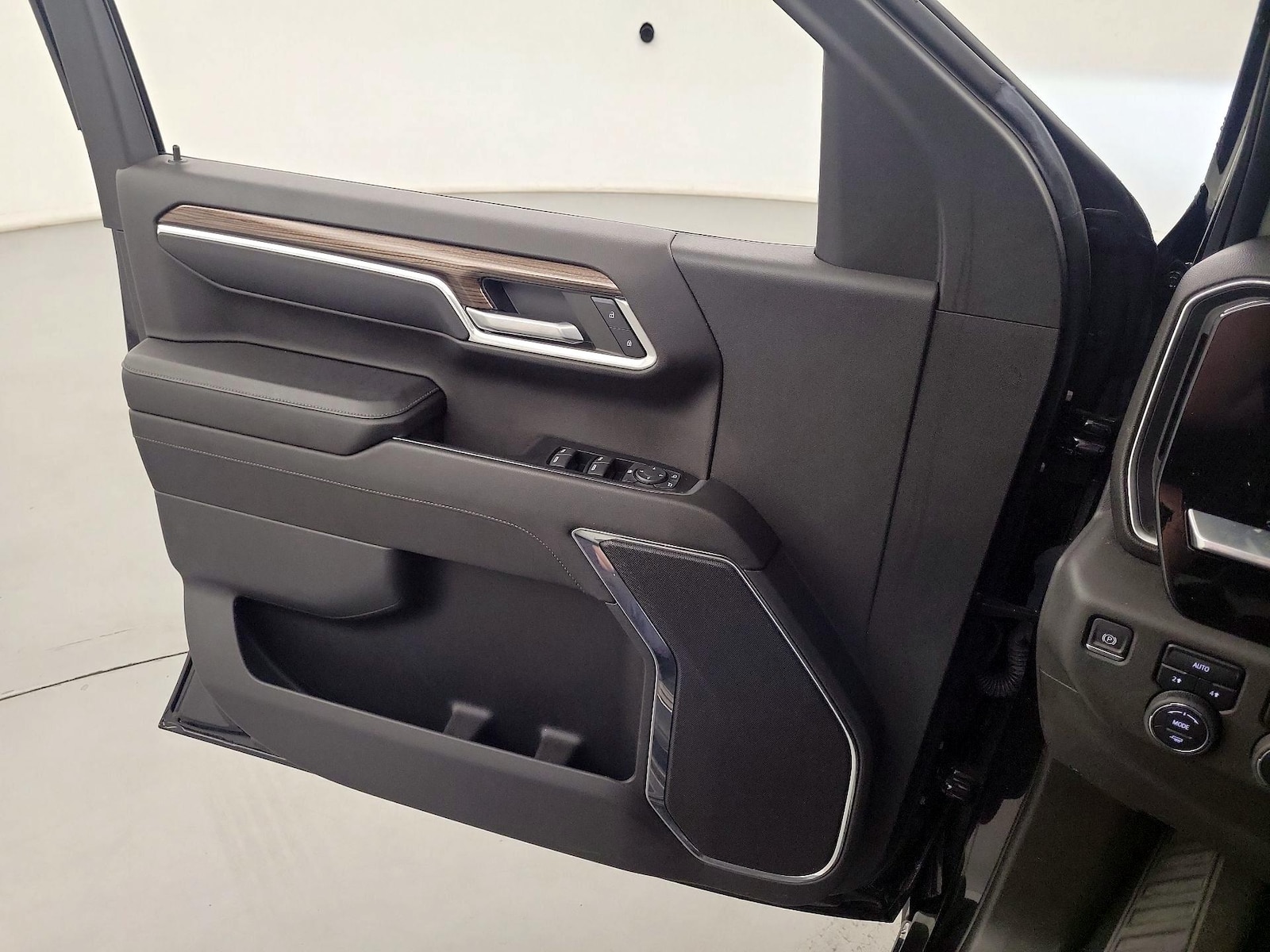 2023 Chevrolet Silverado 1500 LT - Photo 13