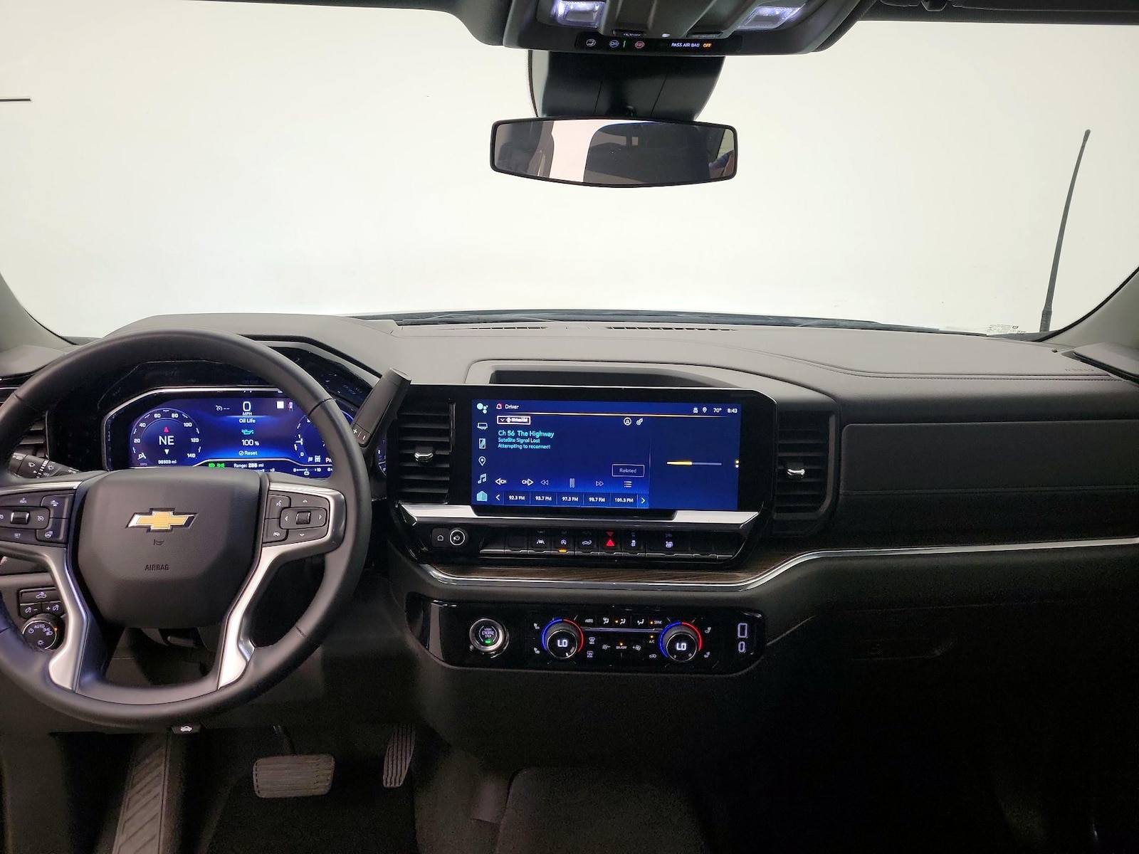 2023 Chevrolet Silverado 1500 LT - Photo 10