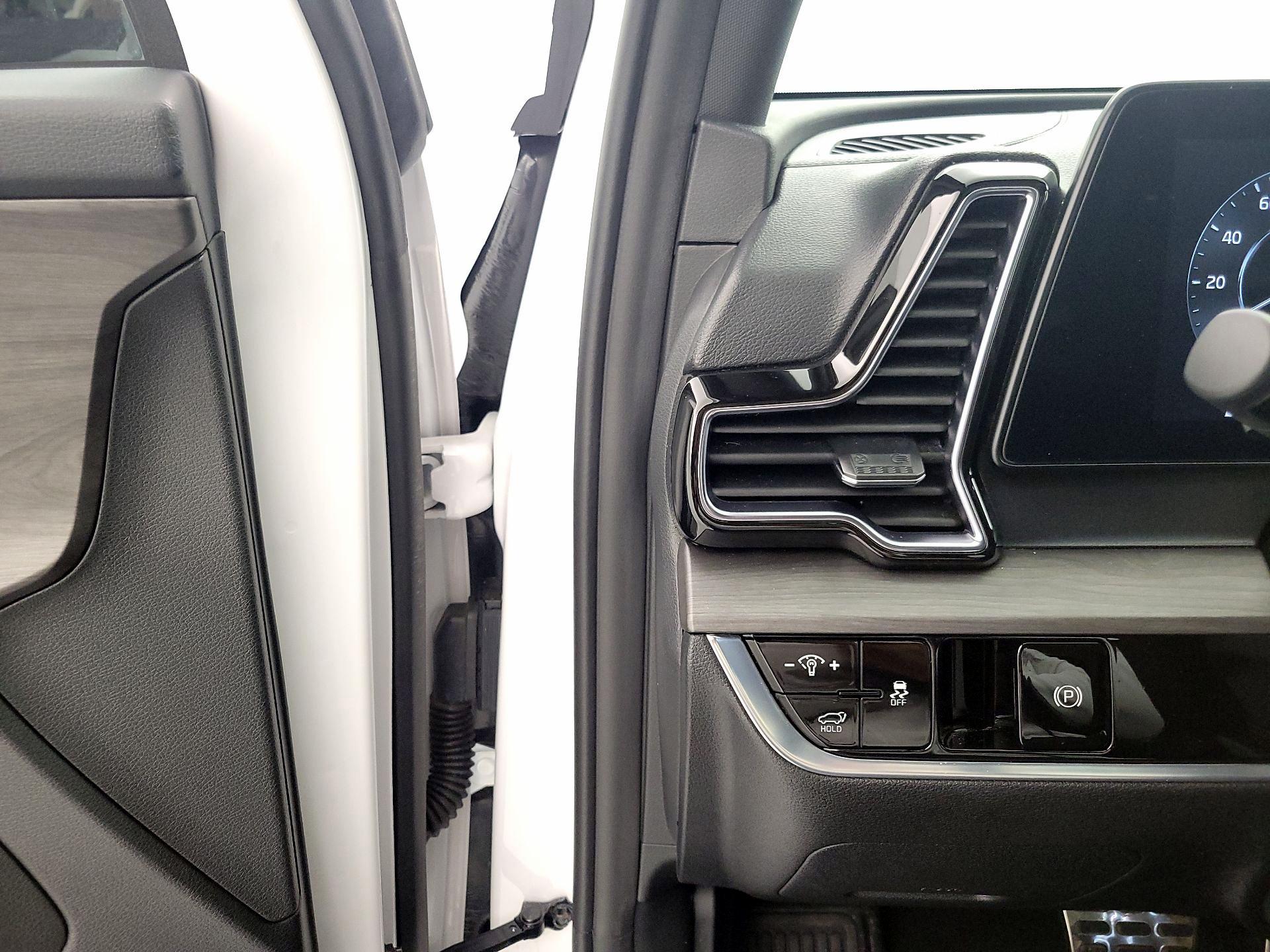 Thumbnail: 2023 Kia Sportage - 13