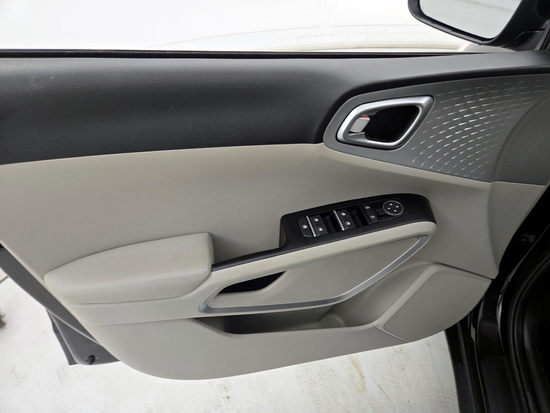 Thumbnail: 2020 Kia Soul - 12