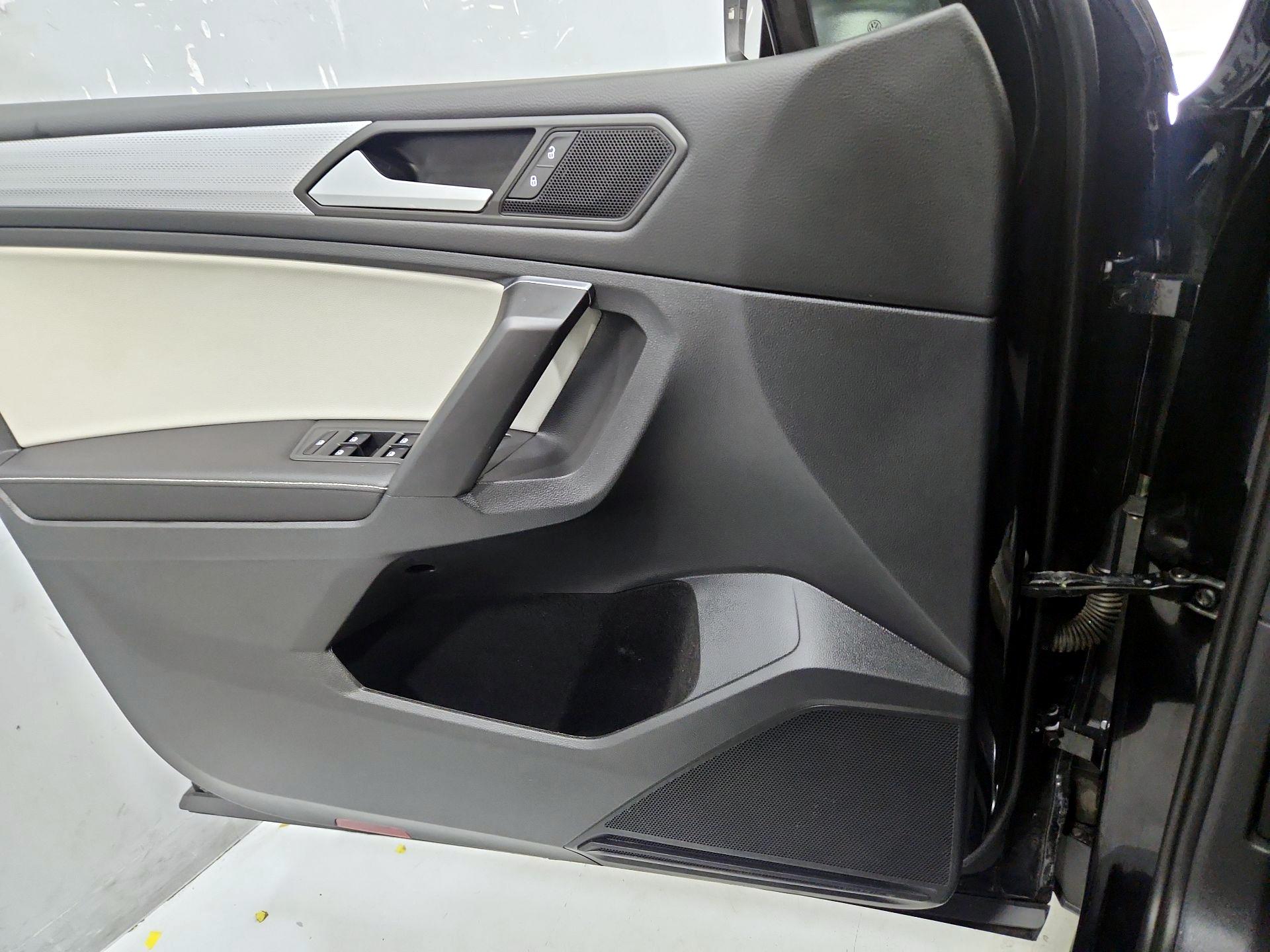 Thumbnail: 2023 Volkswagen Tiguan - 12