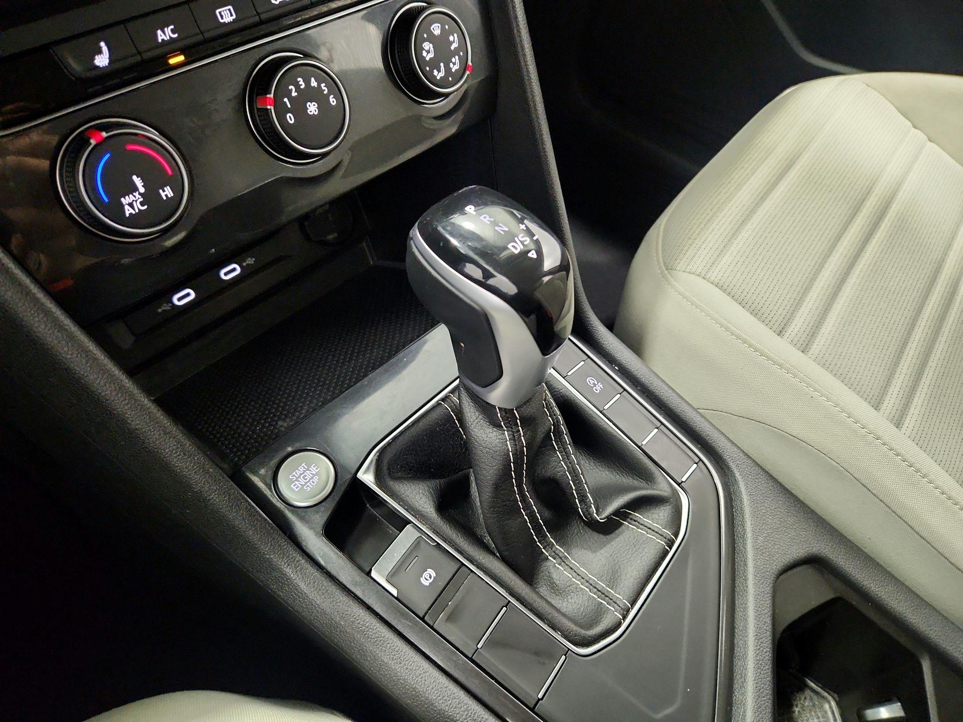 Thumbnail: 2023 Volkswagen Tiguan - 17