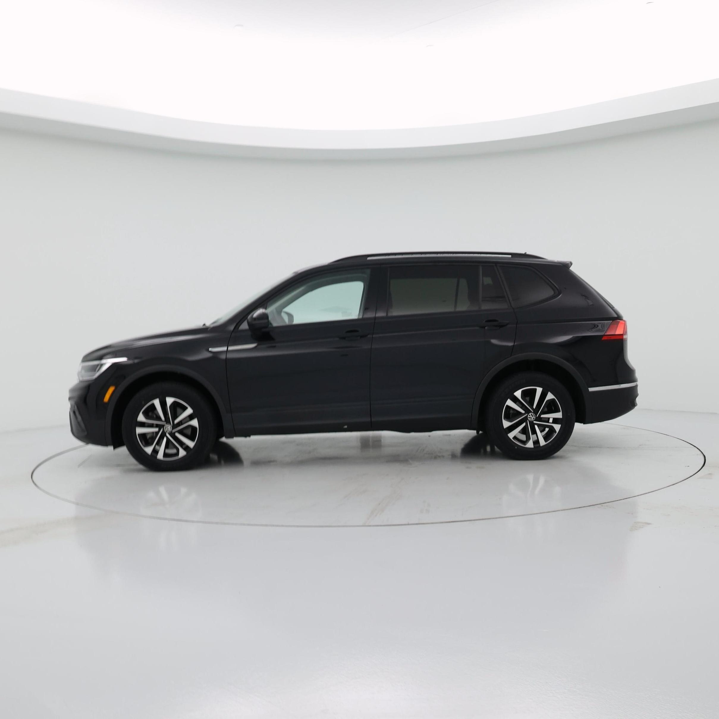 Thumbnail: 2023 Volkswagen Tiguan - 3