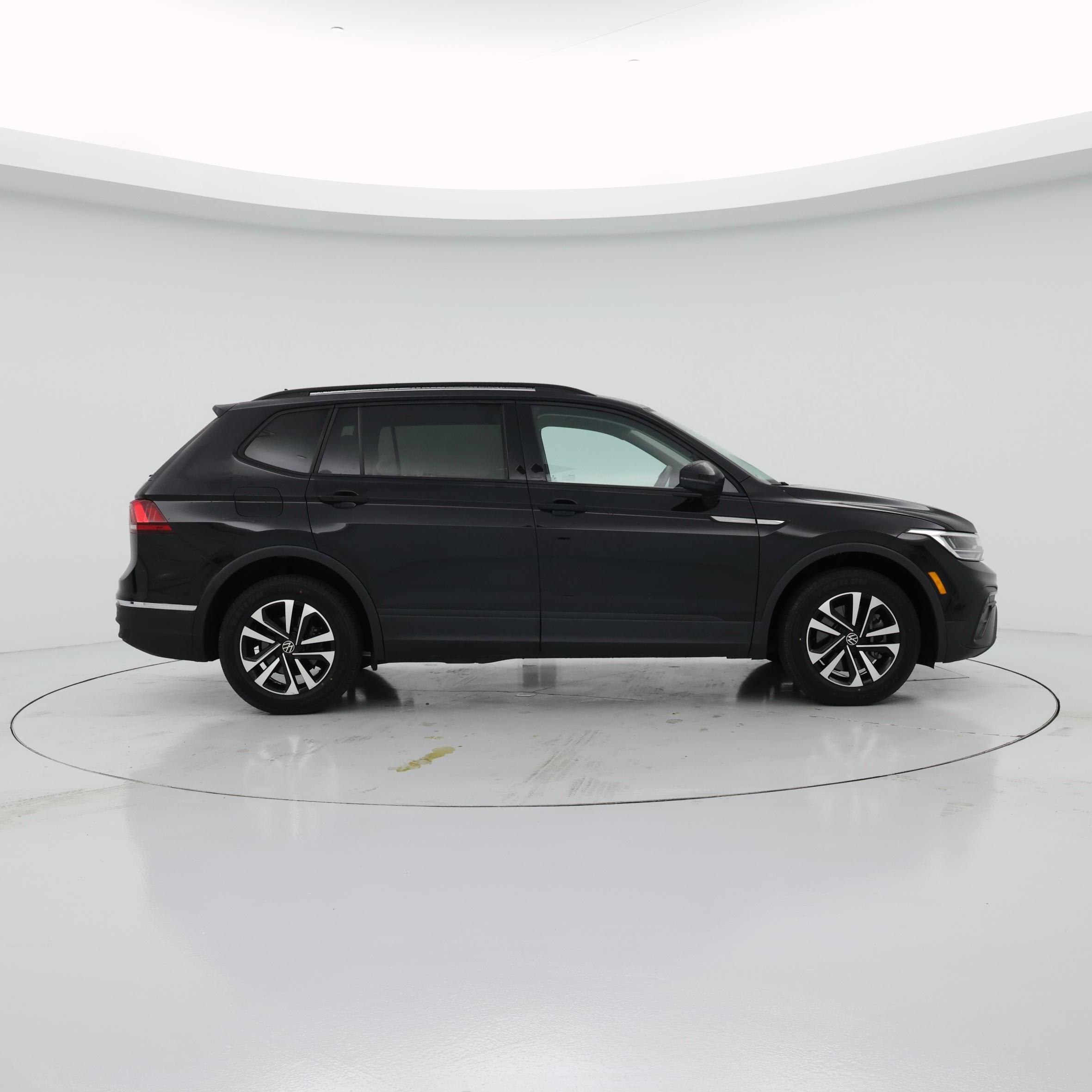 Thumbnail: 2023 Volkswagen Tiguan - 7