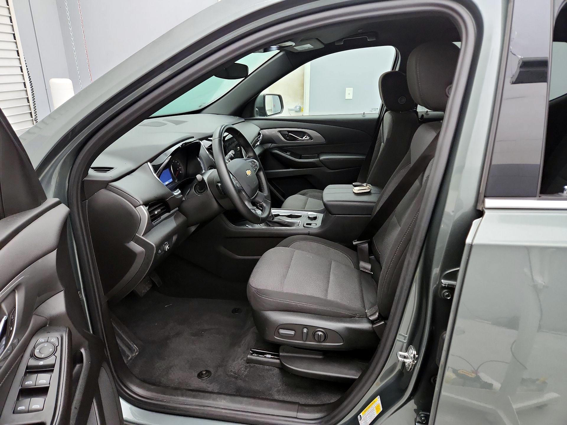 Thumbnail: 2023 Chevrolet Traverse - 11