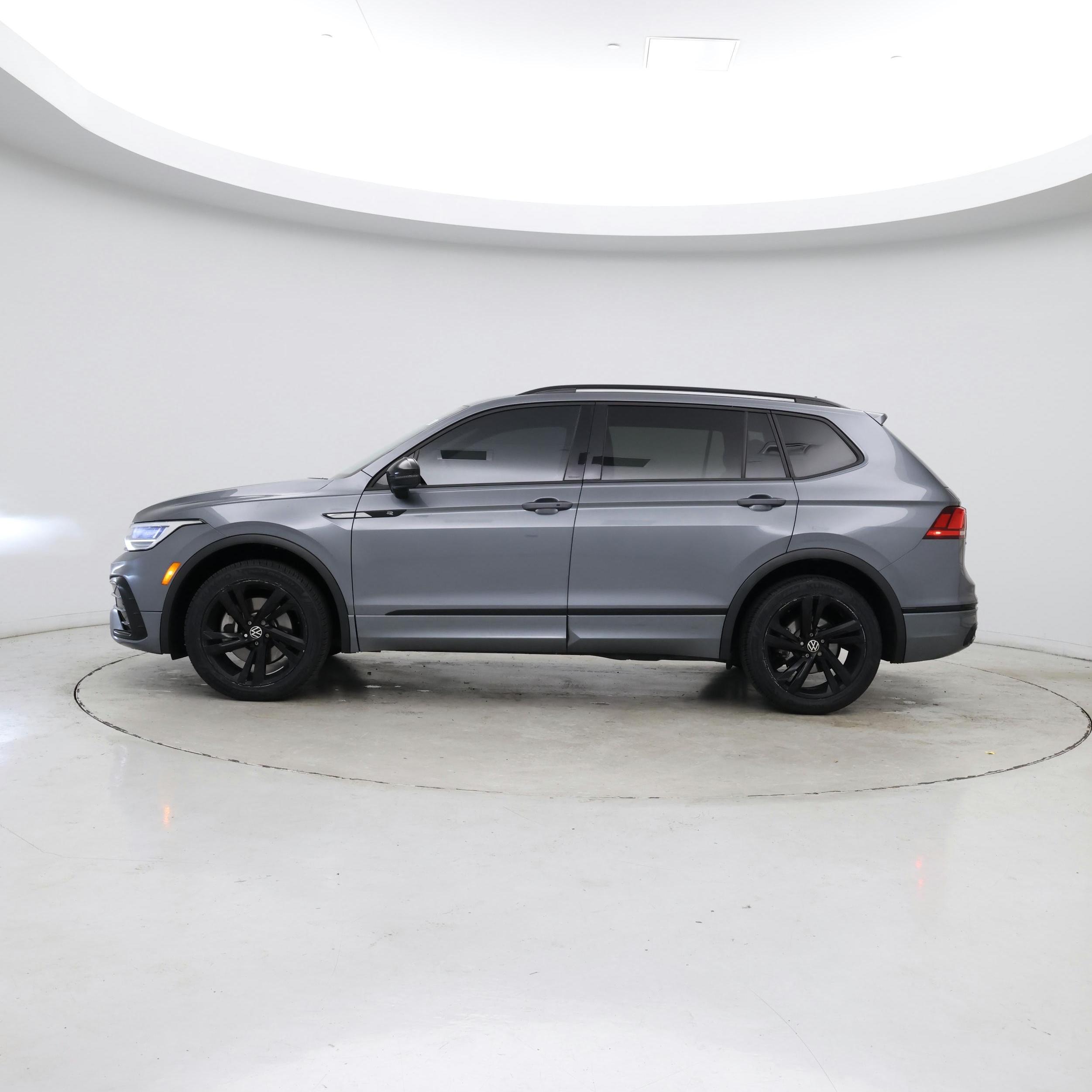 Thumbnail: 2023 Volkswagen Tiguan - 3
