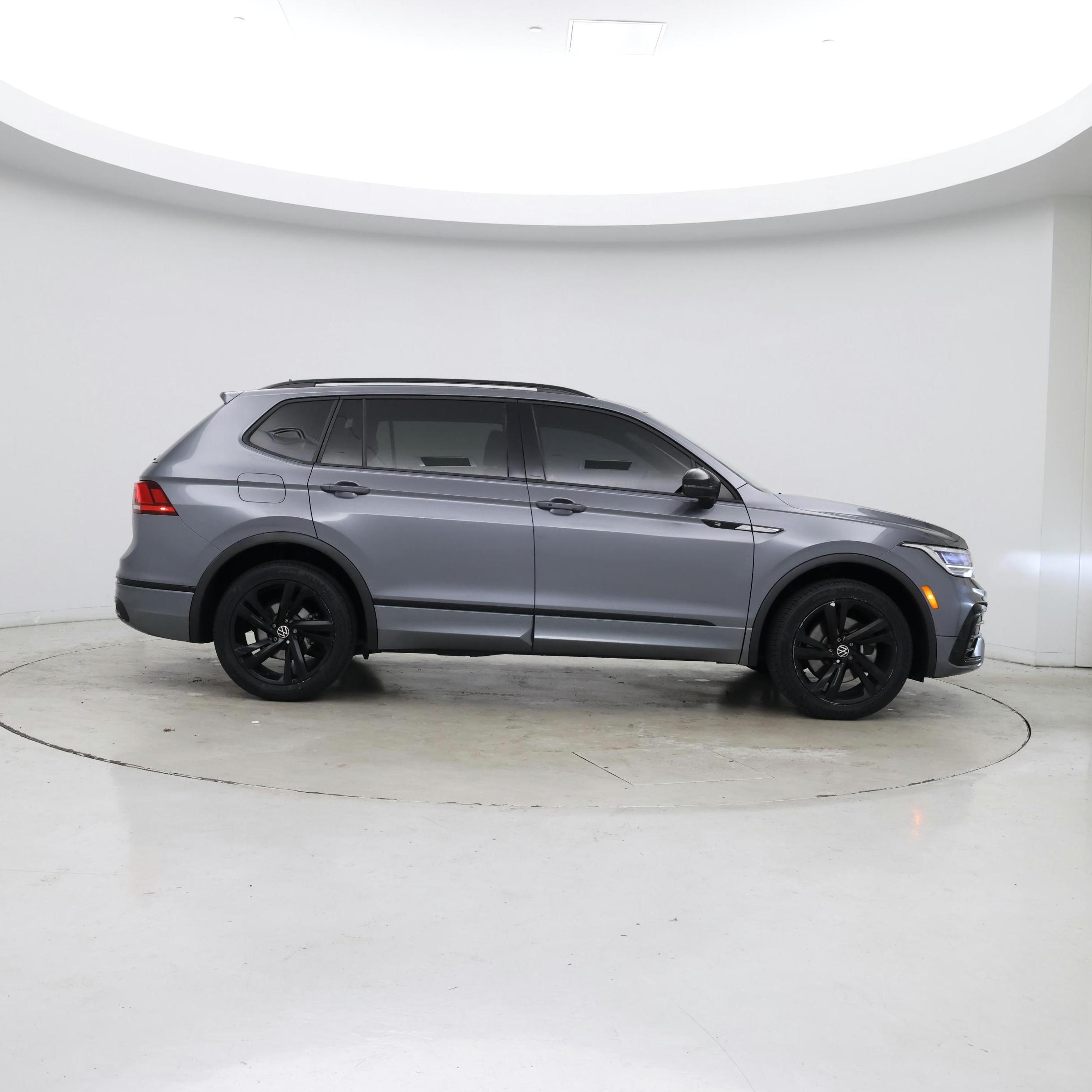 Thumbnail: 2023 Volkswagen Tiguan - 7