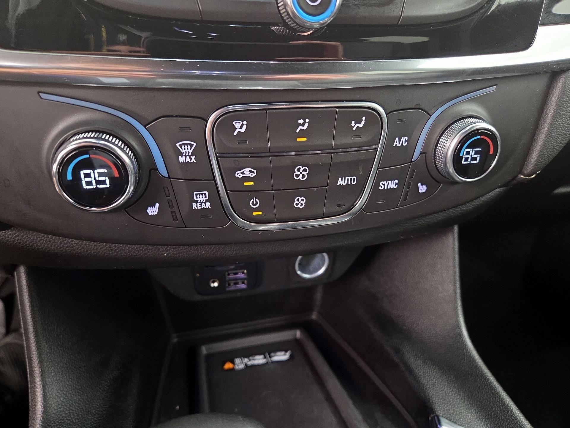 Thumbnail: 2023 Chevrolet Traverse - 16