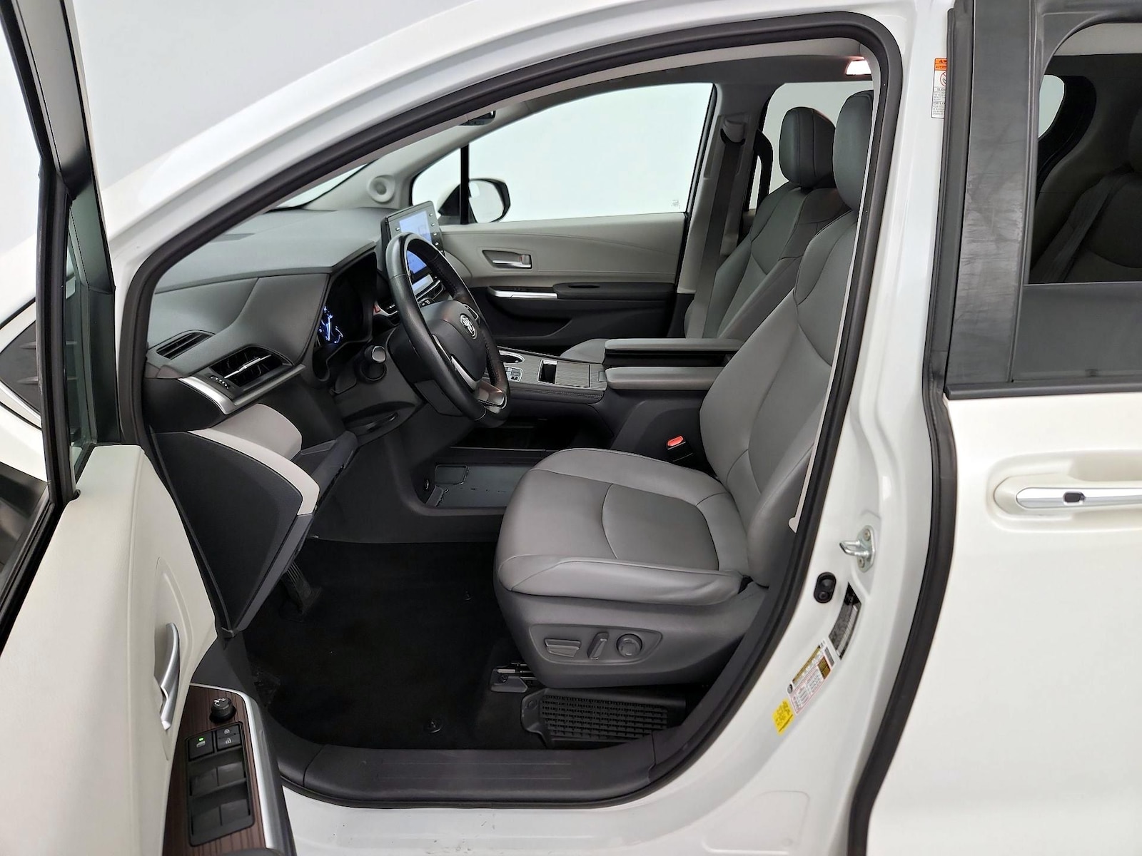 2021 Toyota Sienna XLE - Photo 12