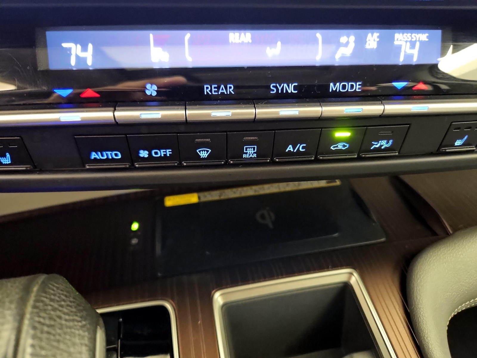 2021 Toyota Sienna XLE - Photo 18