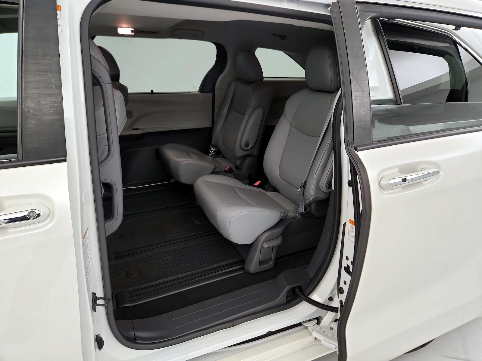 2021 Toyota Sienna XLE - Photo 22