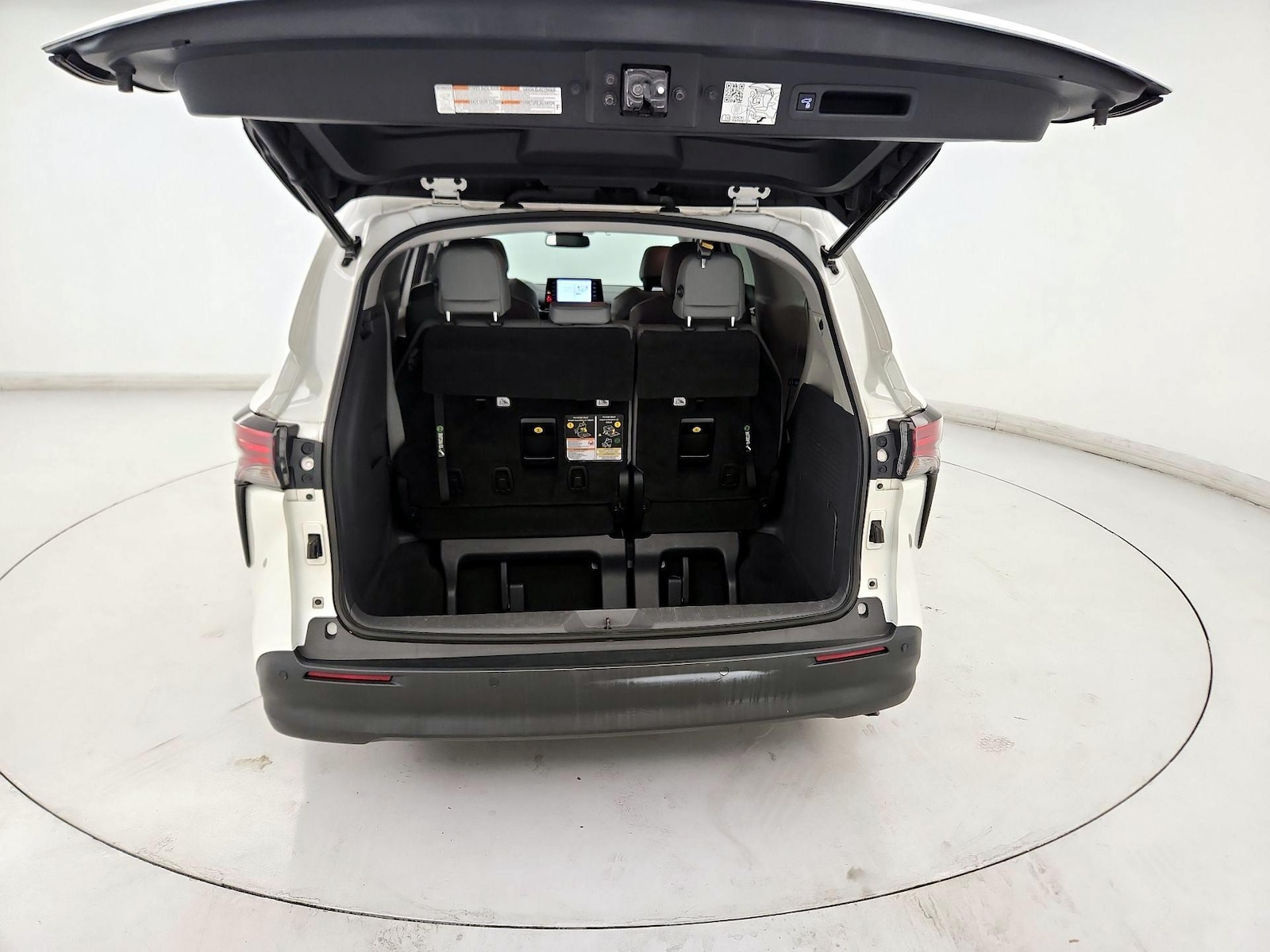 2021 Toyota Sienna XLE - Photo 24
