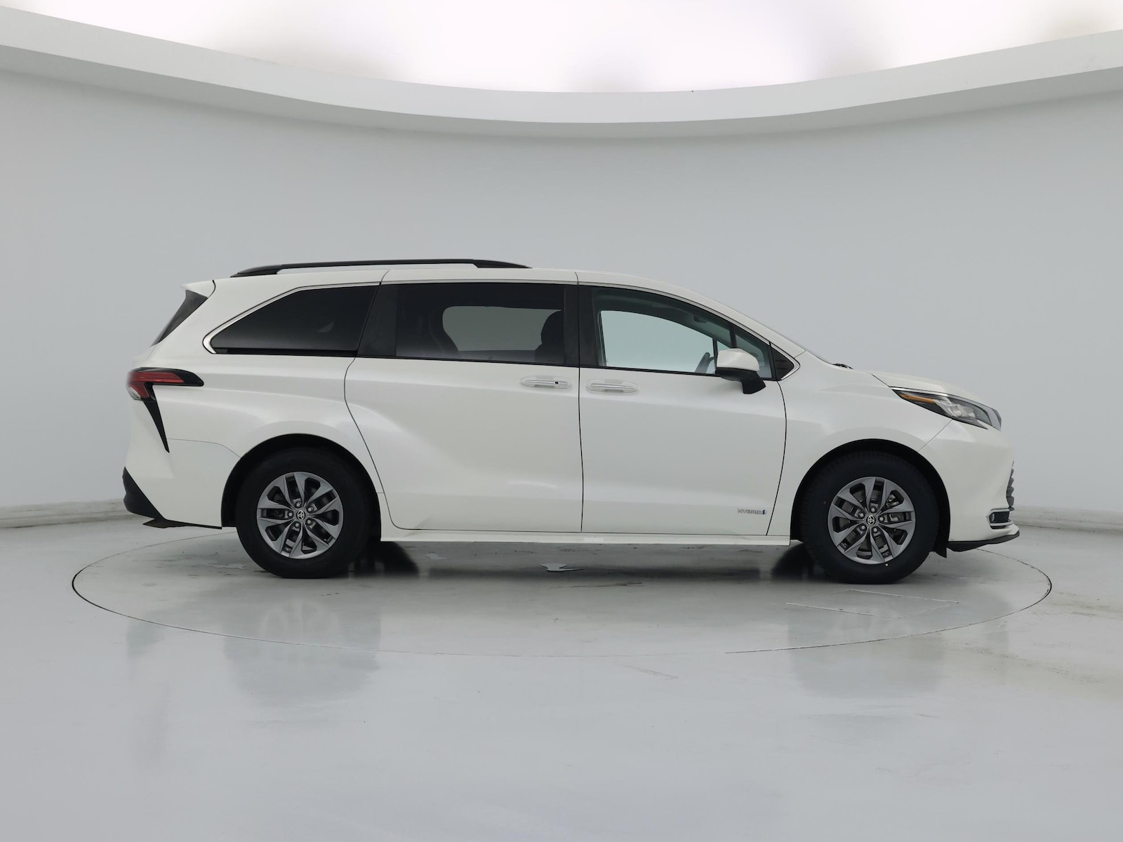2021 Toyota Sienna XLE - Photo 8
