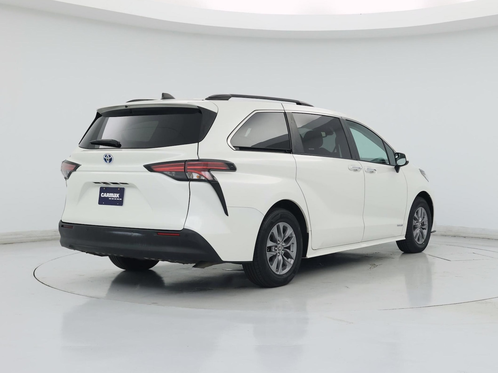 2021 Toyota Sienna XLE - Photo 9