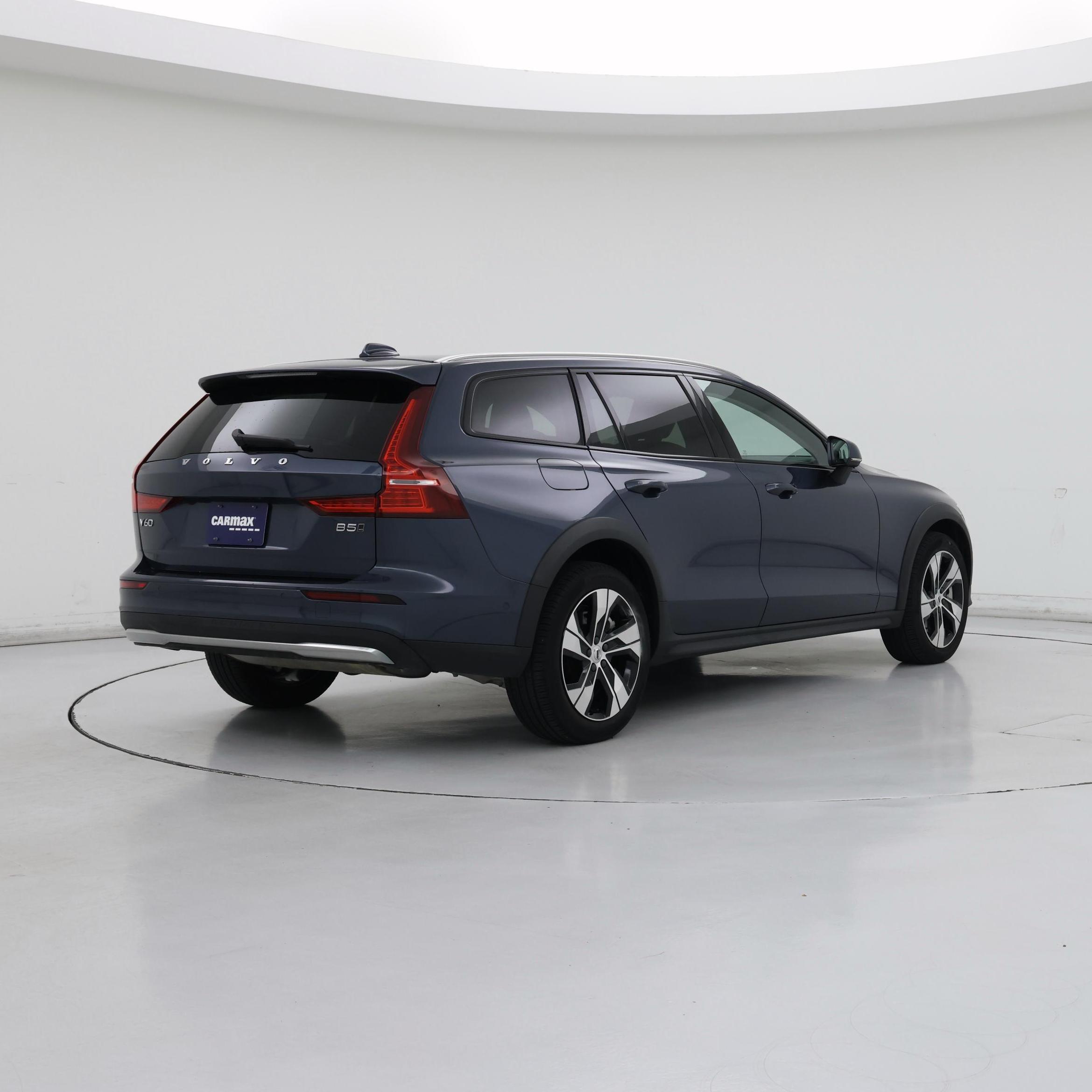 Thumbnail: 2023 Volvo S60 - 8