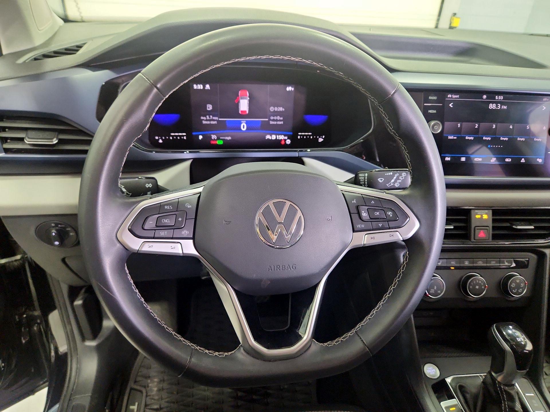 Thumbnail: 2022 Volkswagen Taos - 10