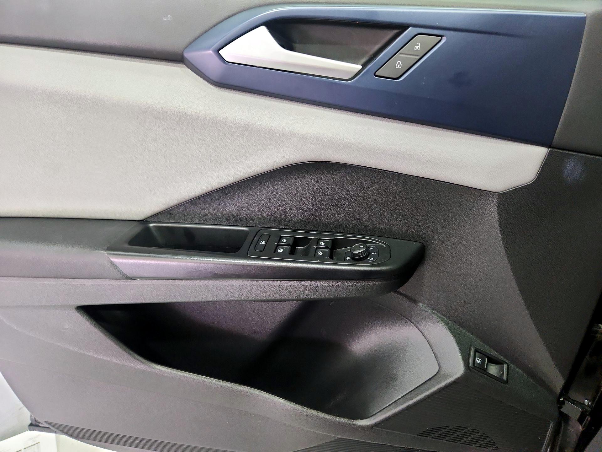Thumbnail: 2022 Volkswagen Taos - 12