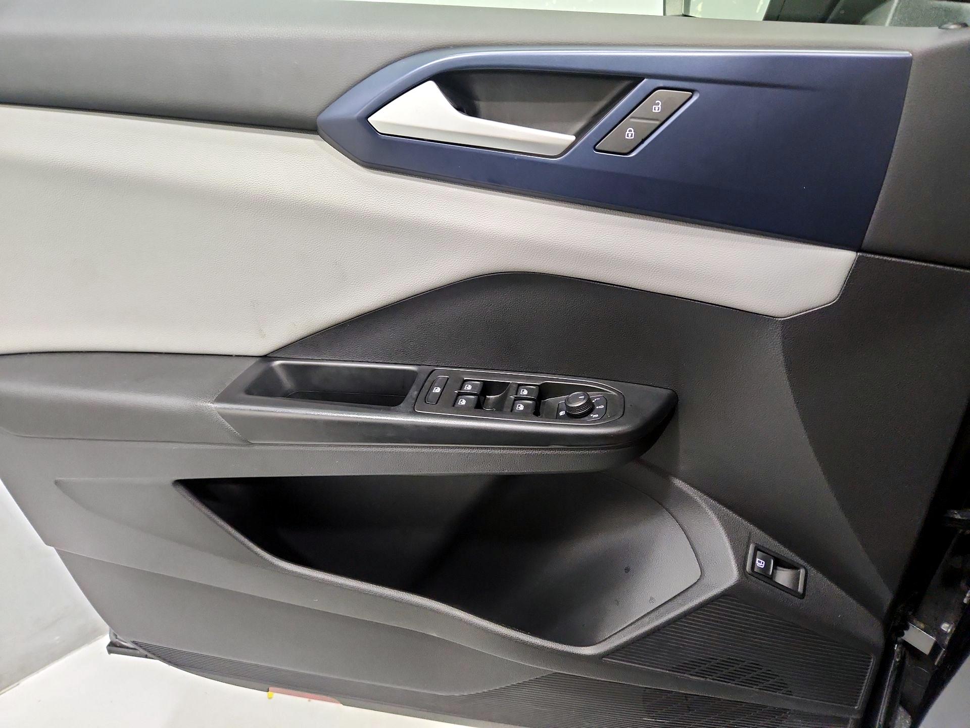 Thumbnail: 2022 Volkswagen Taos - 12