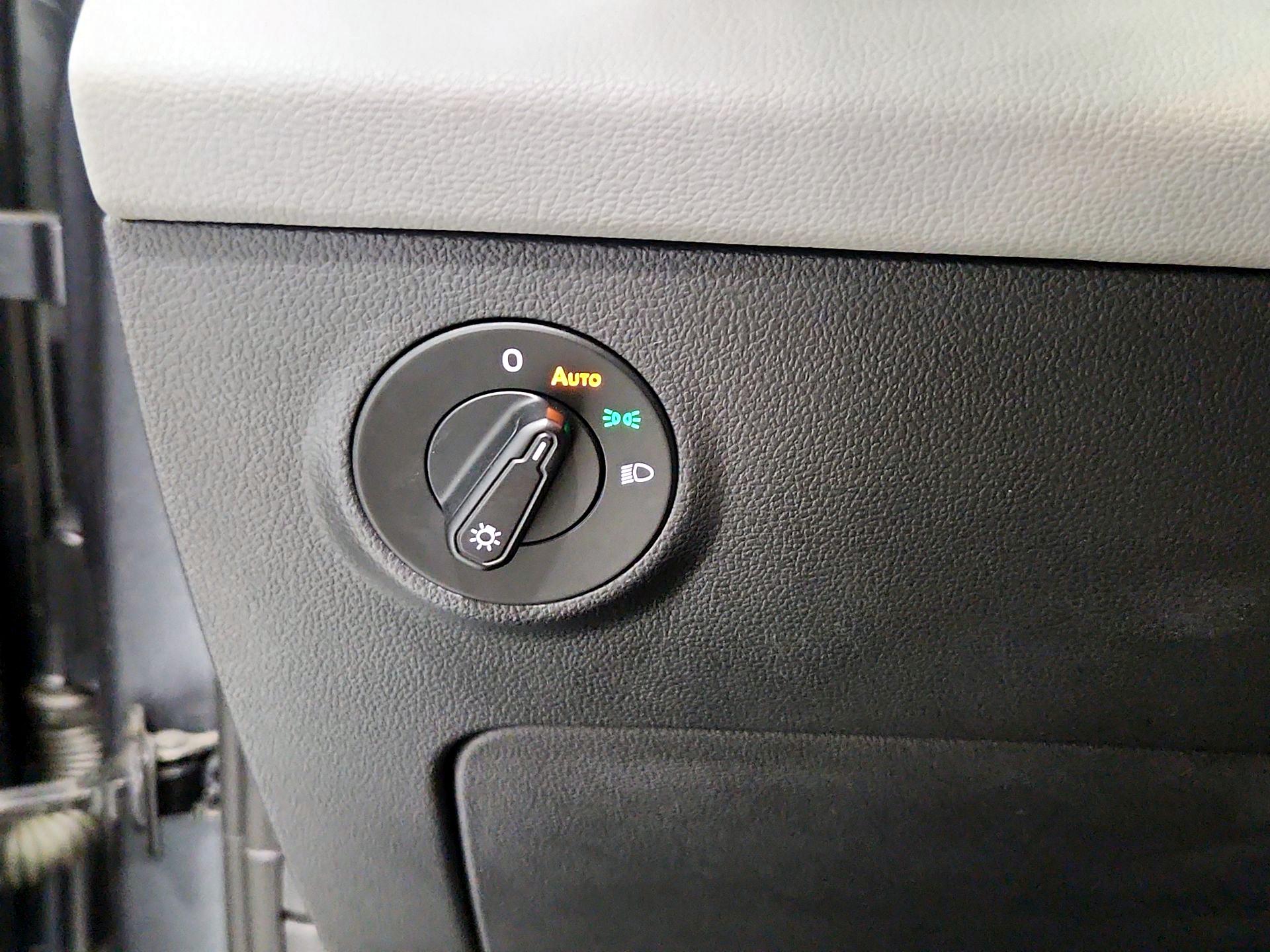 Thumbnail: 2022 Volkswagen Taos - 13