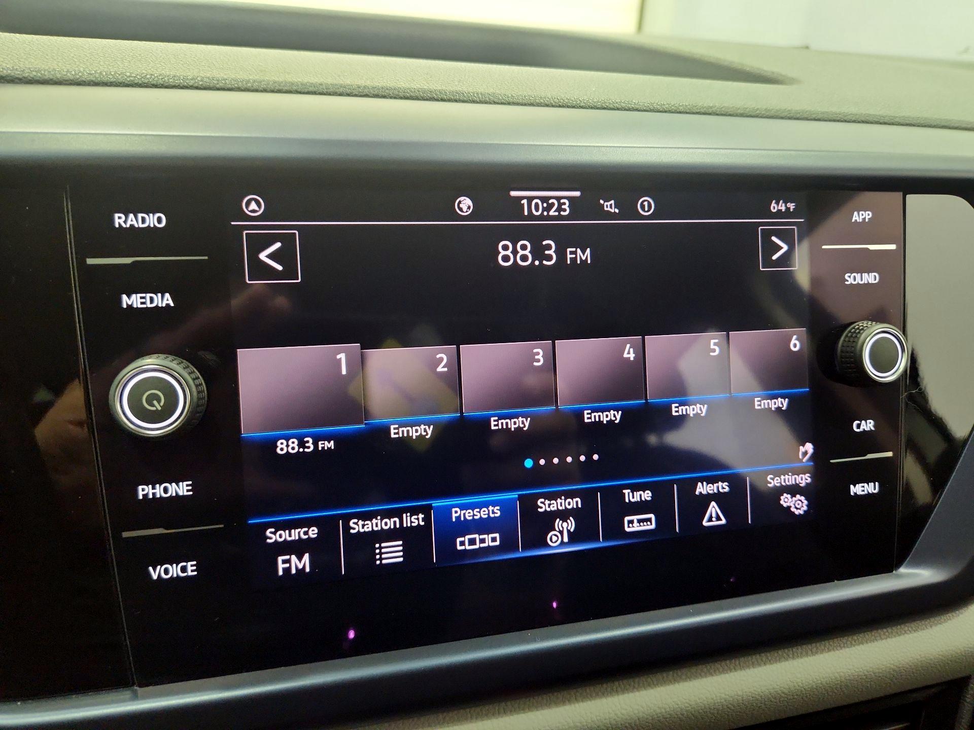 Thumbnail: 2022 Volkswagen Taos - 16