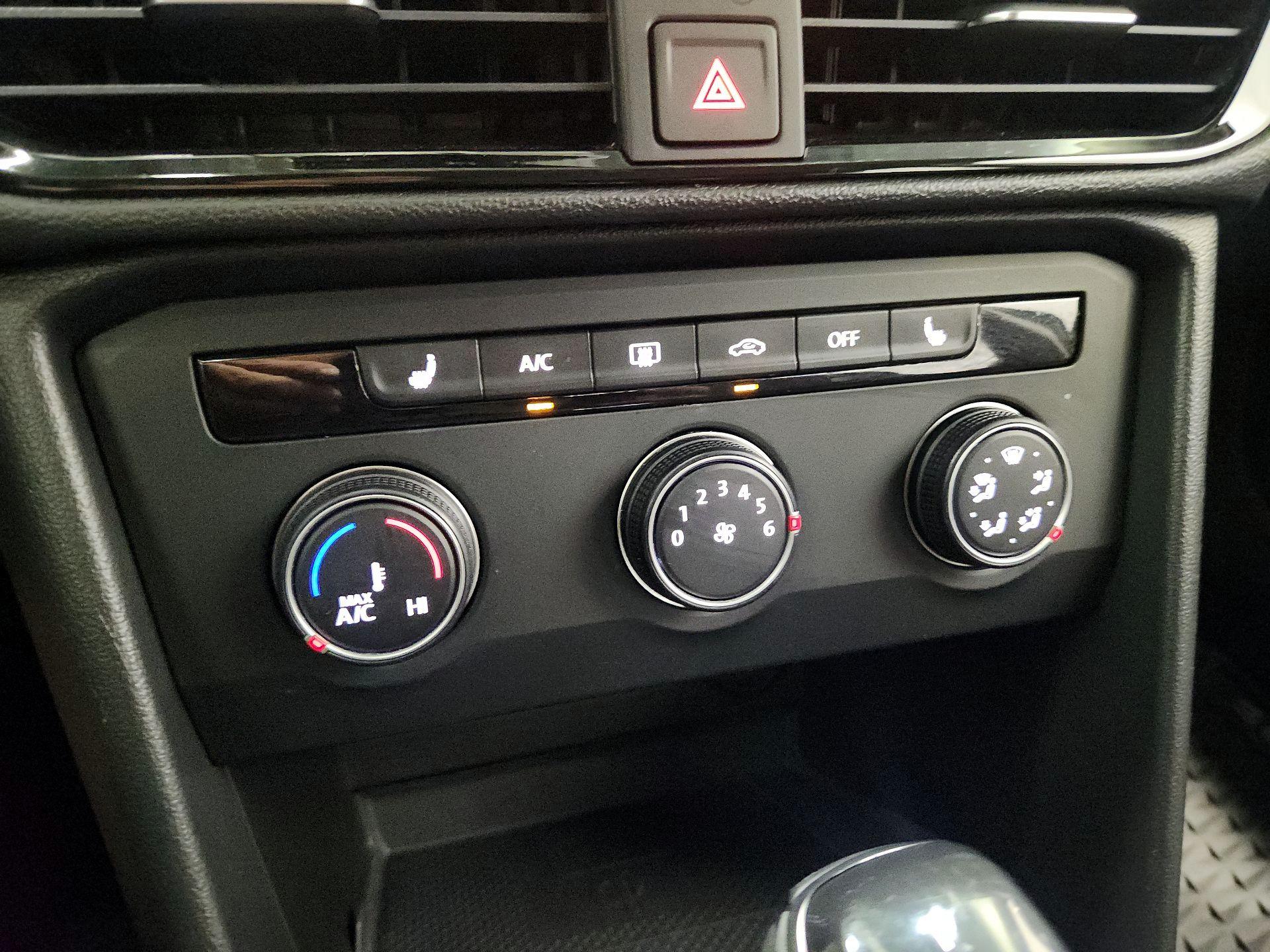 Thumbnail: 2022 Volkswagen Taos - 17