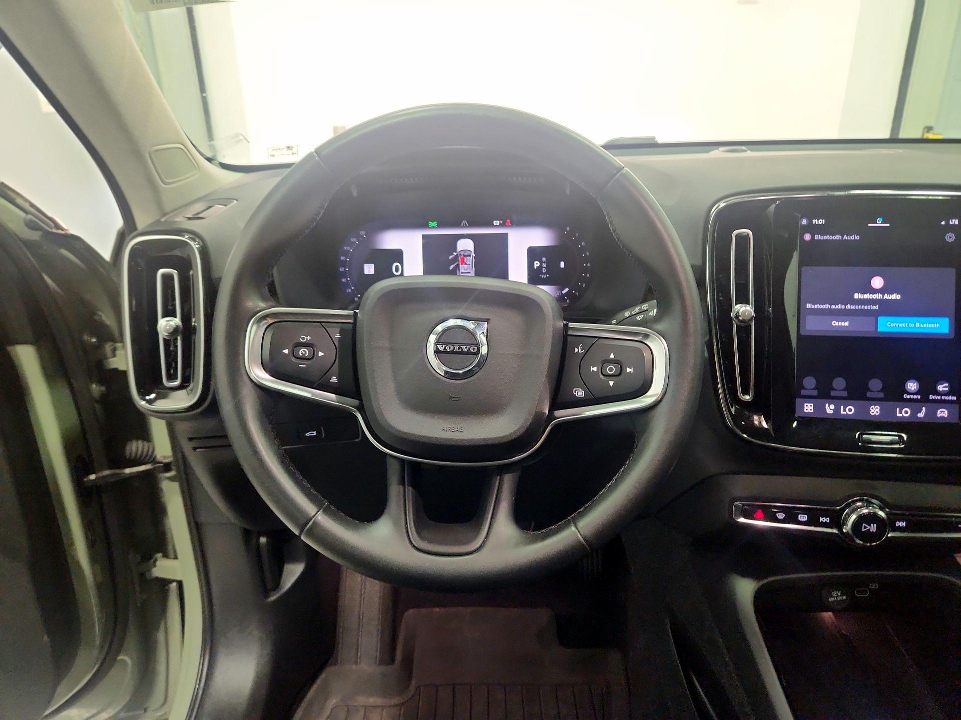 Thumbnail: 2023 Volvo XC40 - 10