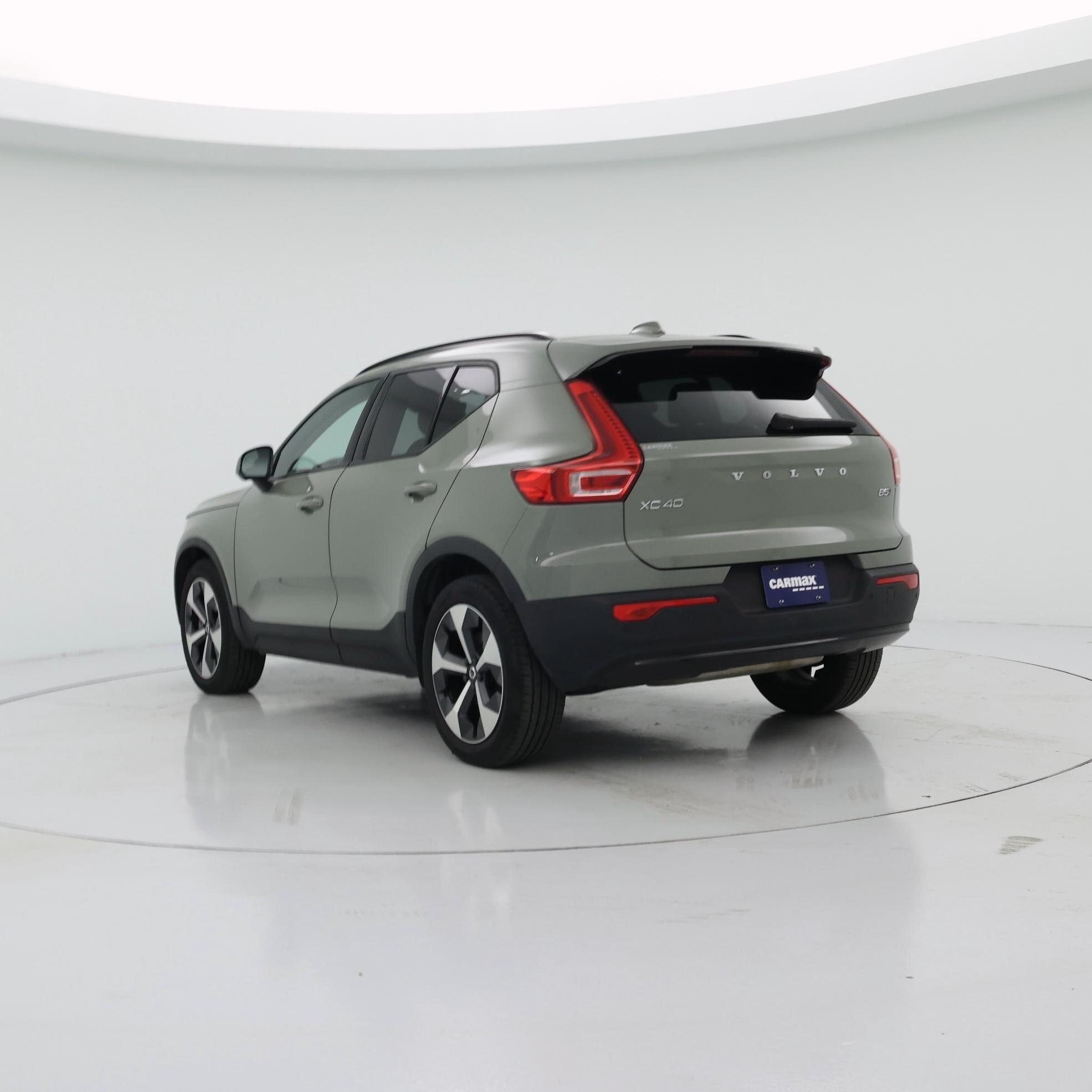 Thumbnail: 2023 Volvo XC40 - 2