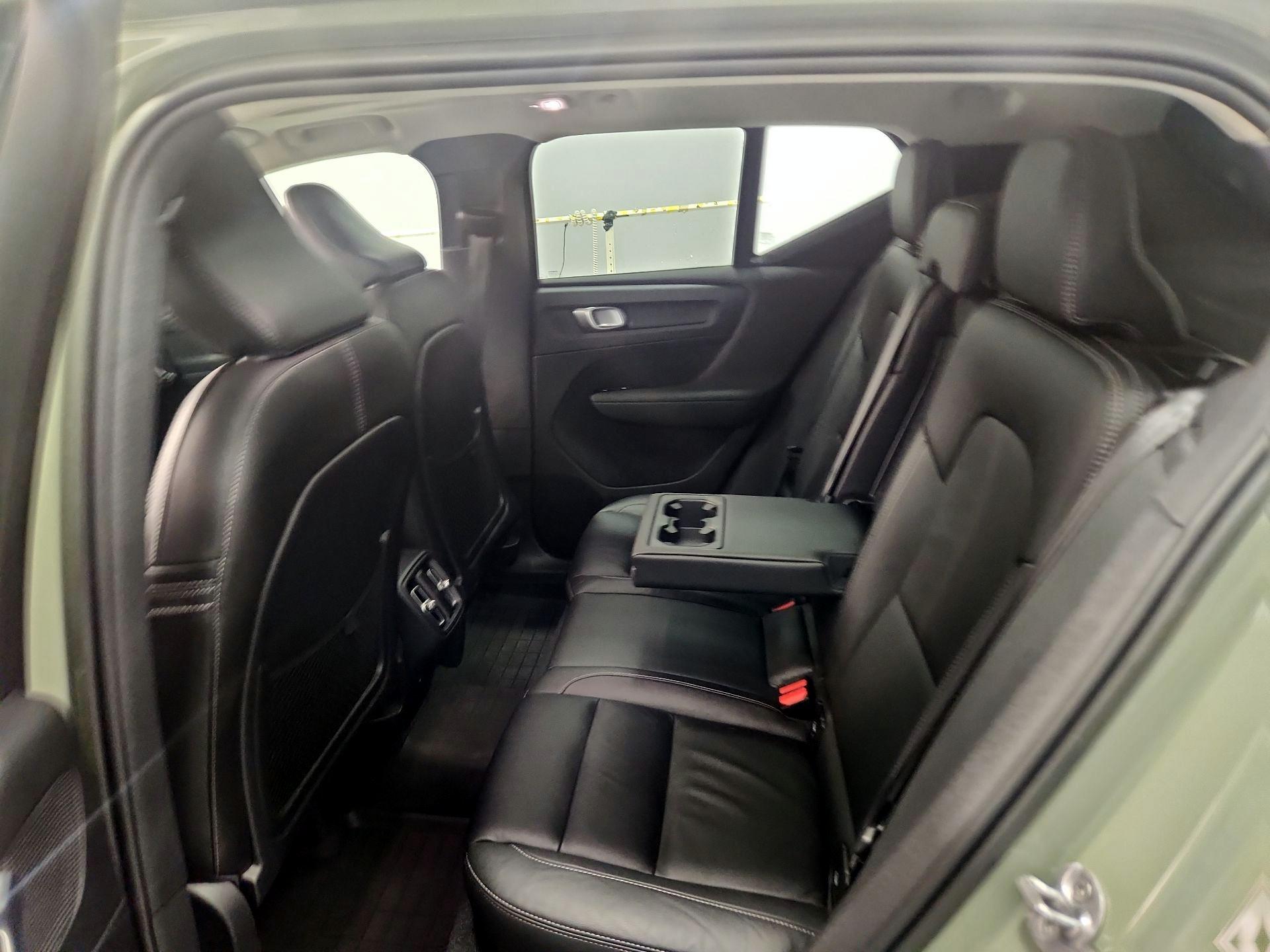Thumbnail: 2023 Volvo XC40 - 19