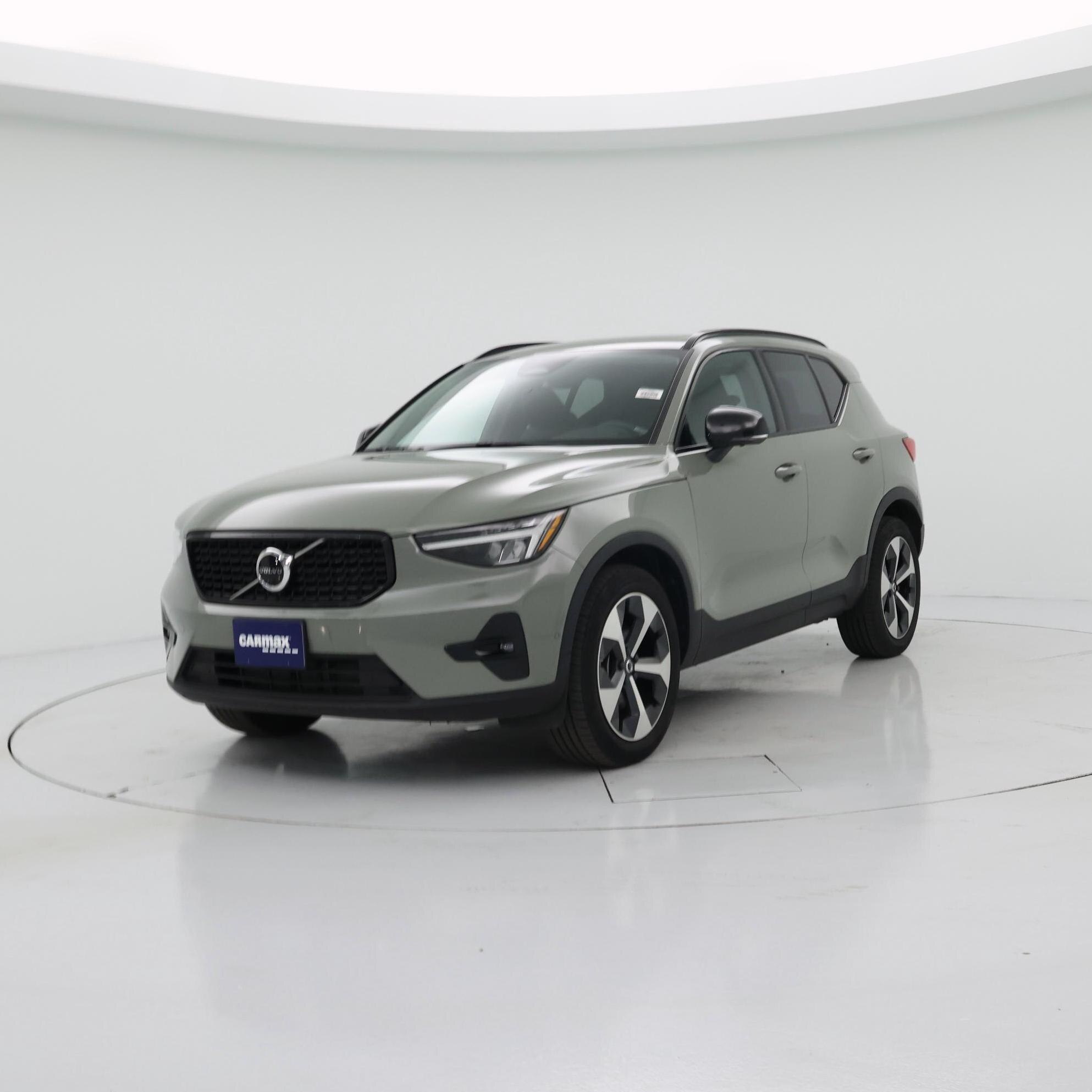 Thumbnail: 2023 Volvo XC40 - 4