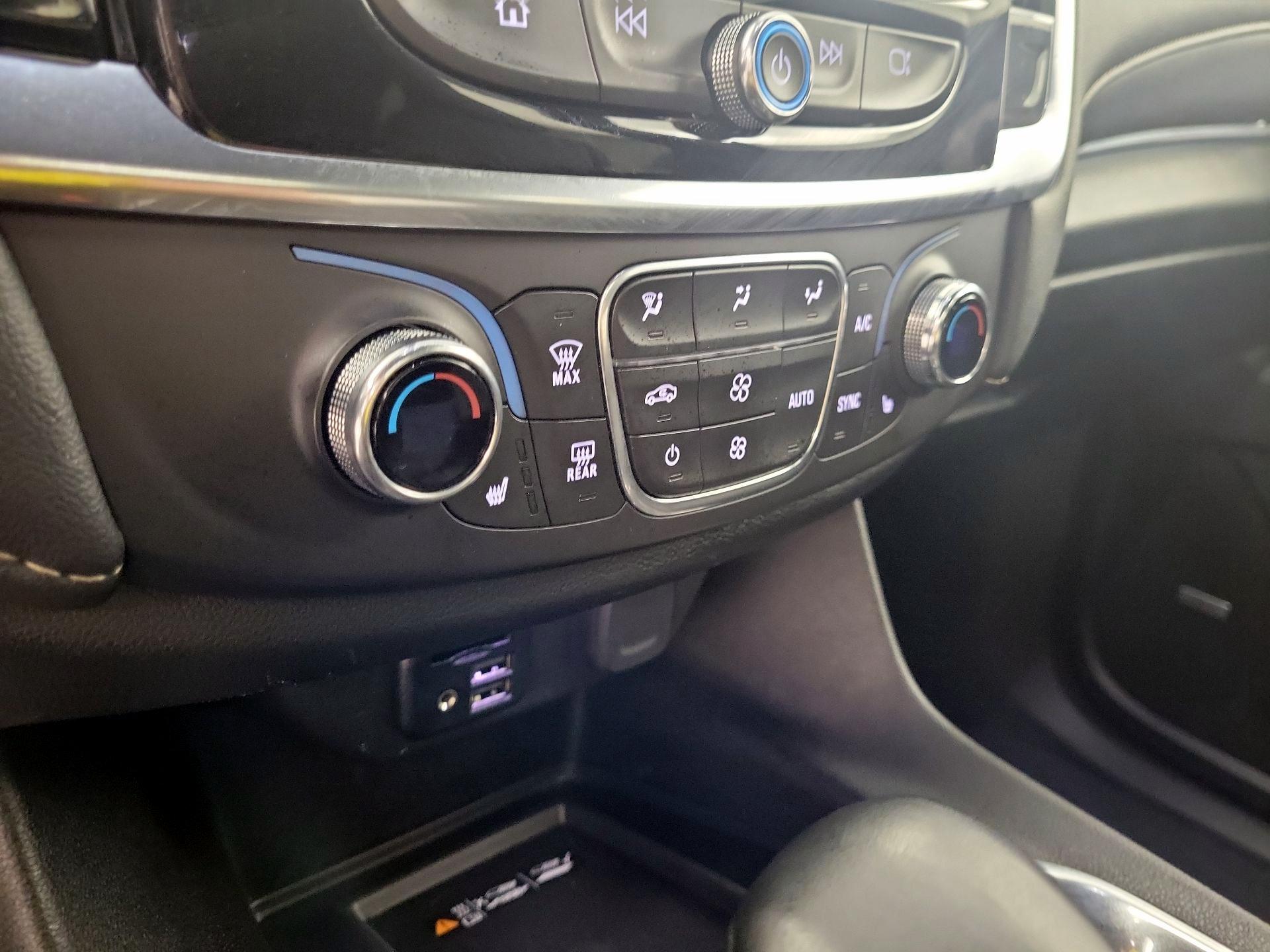 Thumbnail: 2023 Chevrolet Traverse - 16